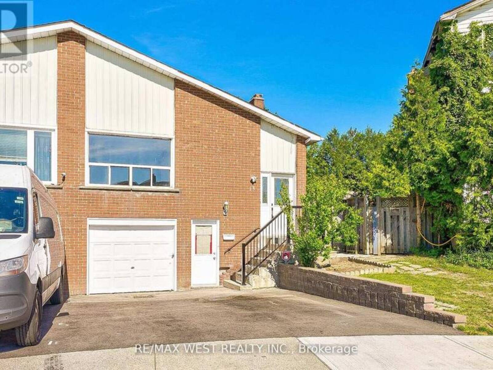 13 SKEGBY ROAD N, Brampton, Ontario L6V 2T8