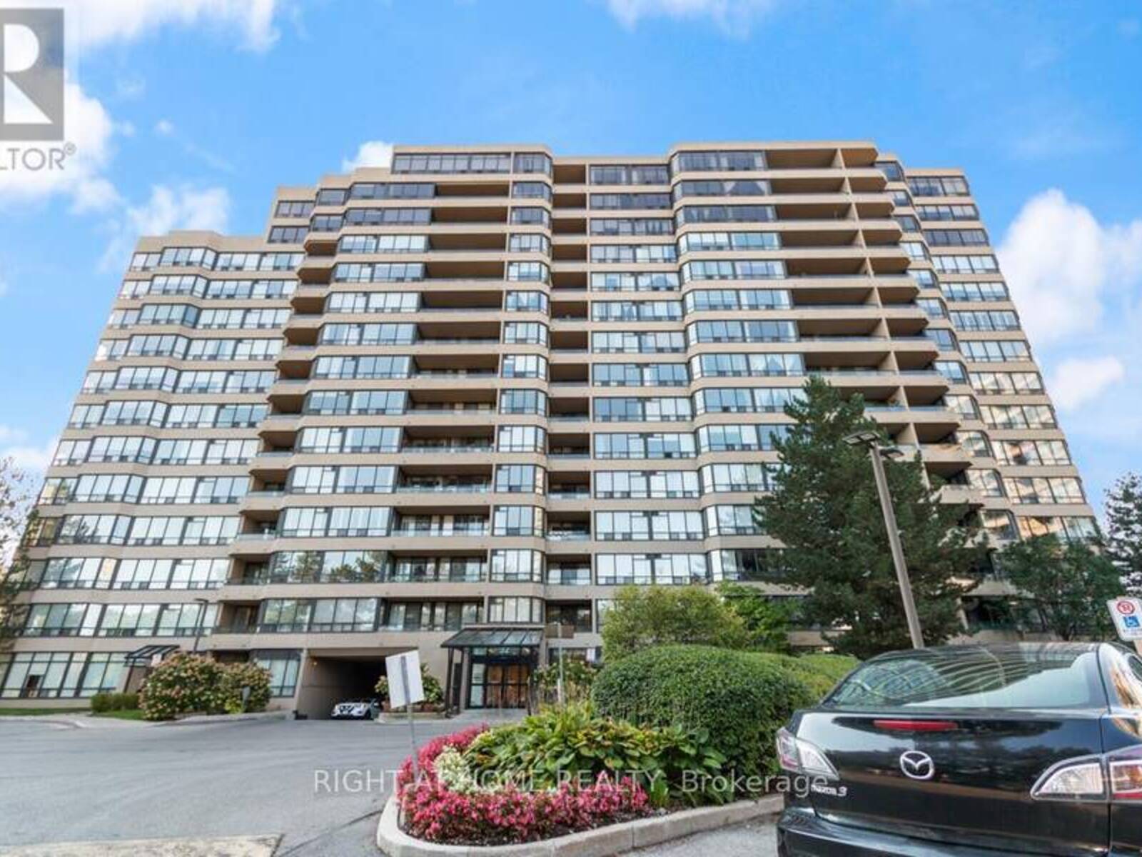 1528 - 32 CLARISSA DRIVE, Richmond Hill, Ontario L4C 9R7