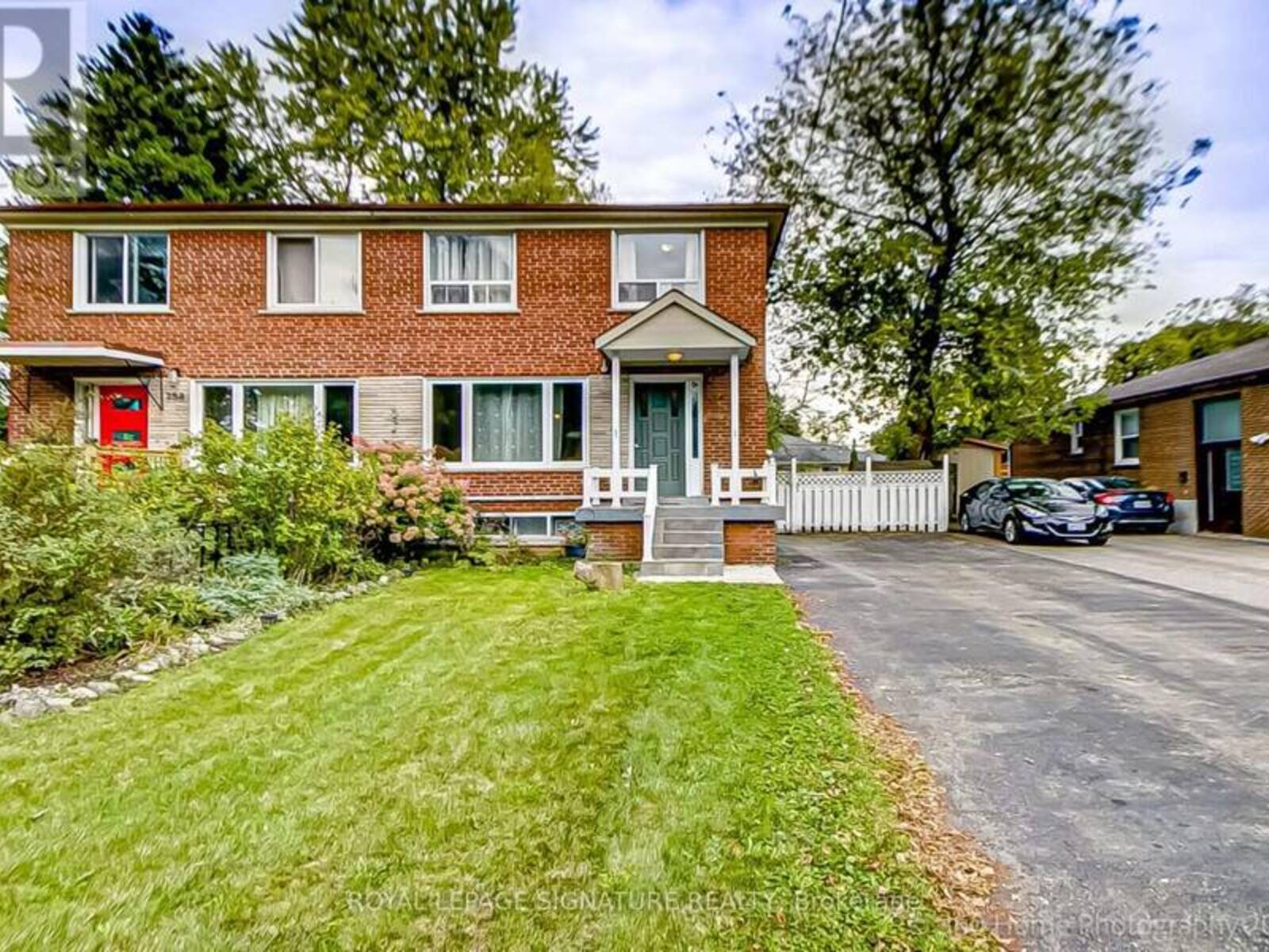 256 ZELDA CRESCENT, Richmond Hill, Ontario L4C 2Y5