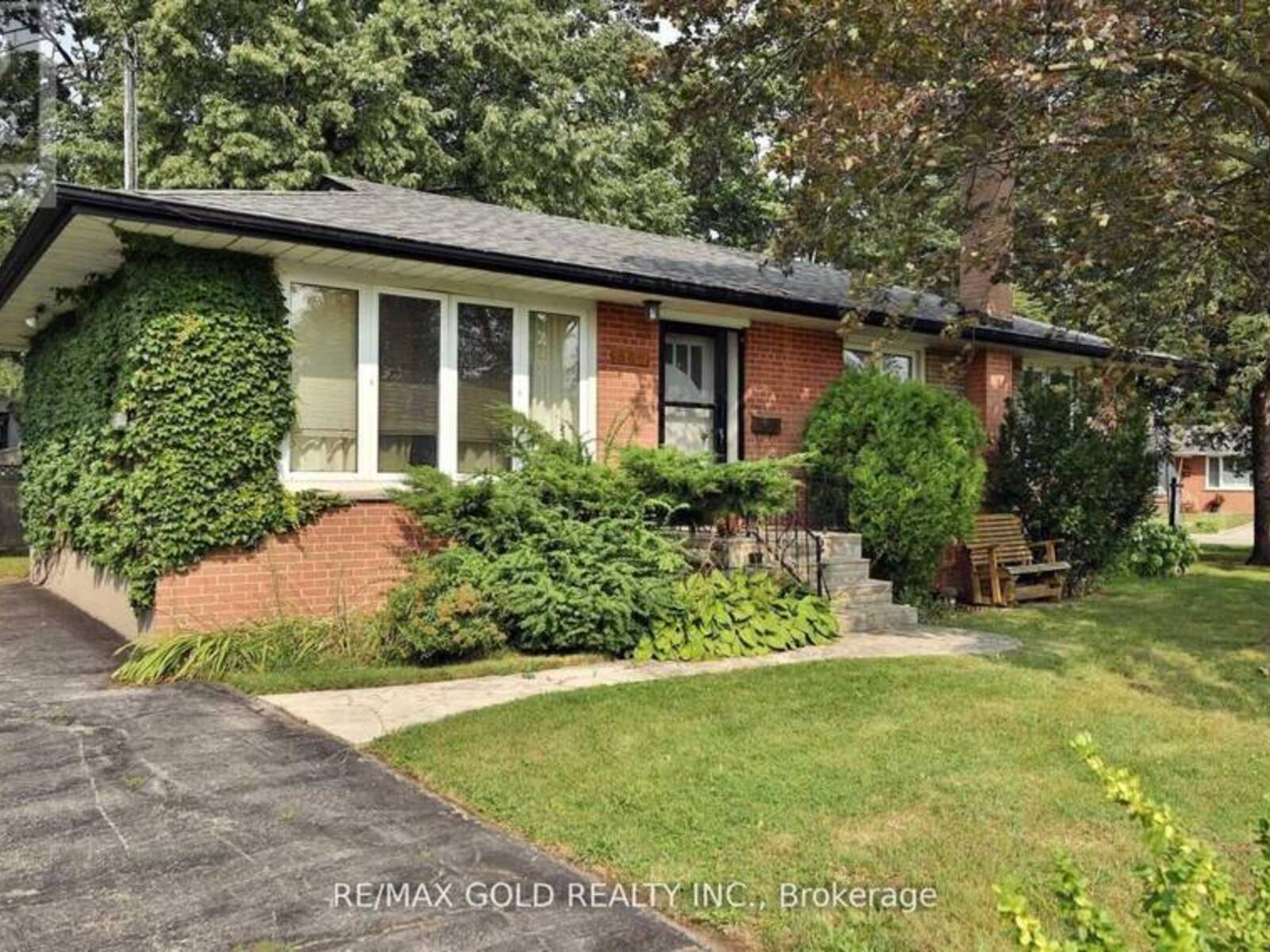 509 VALE PLACE E, Oakville, Ontario L6L 4R5