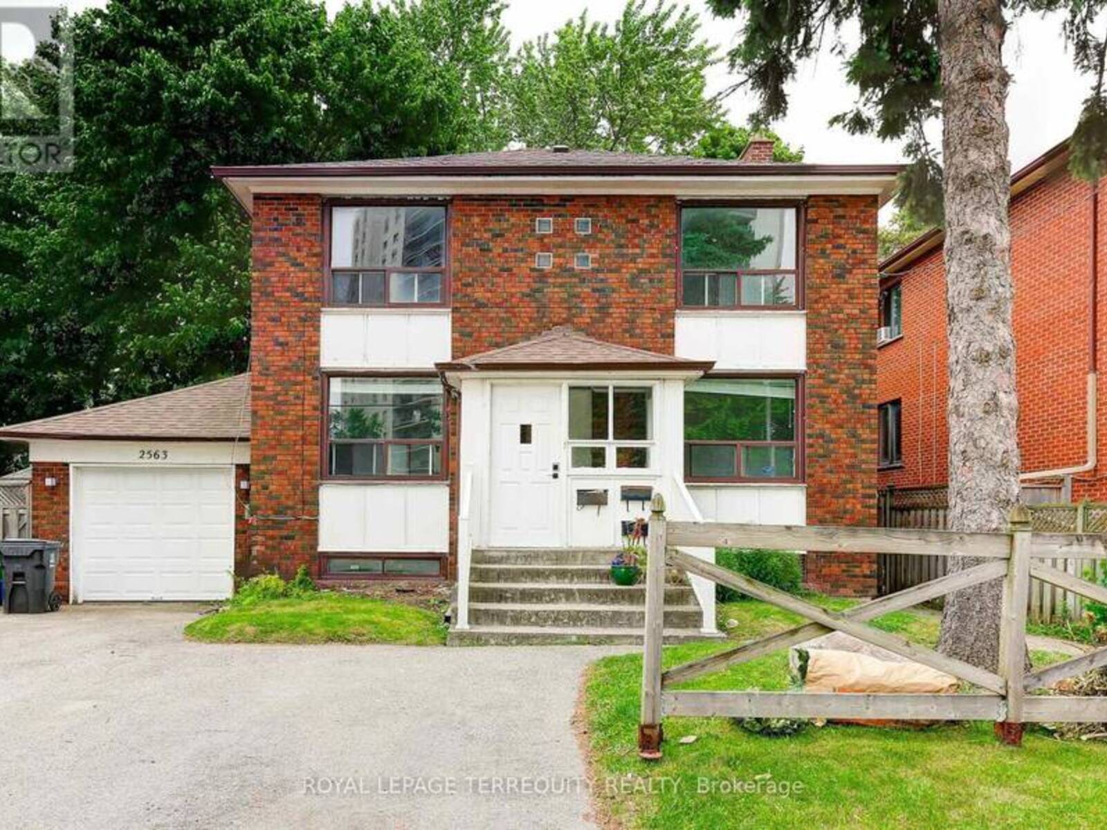 2563 KINGSTON ROAD, Toronto, Ontario M1M 1M1