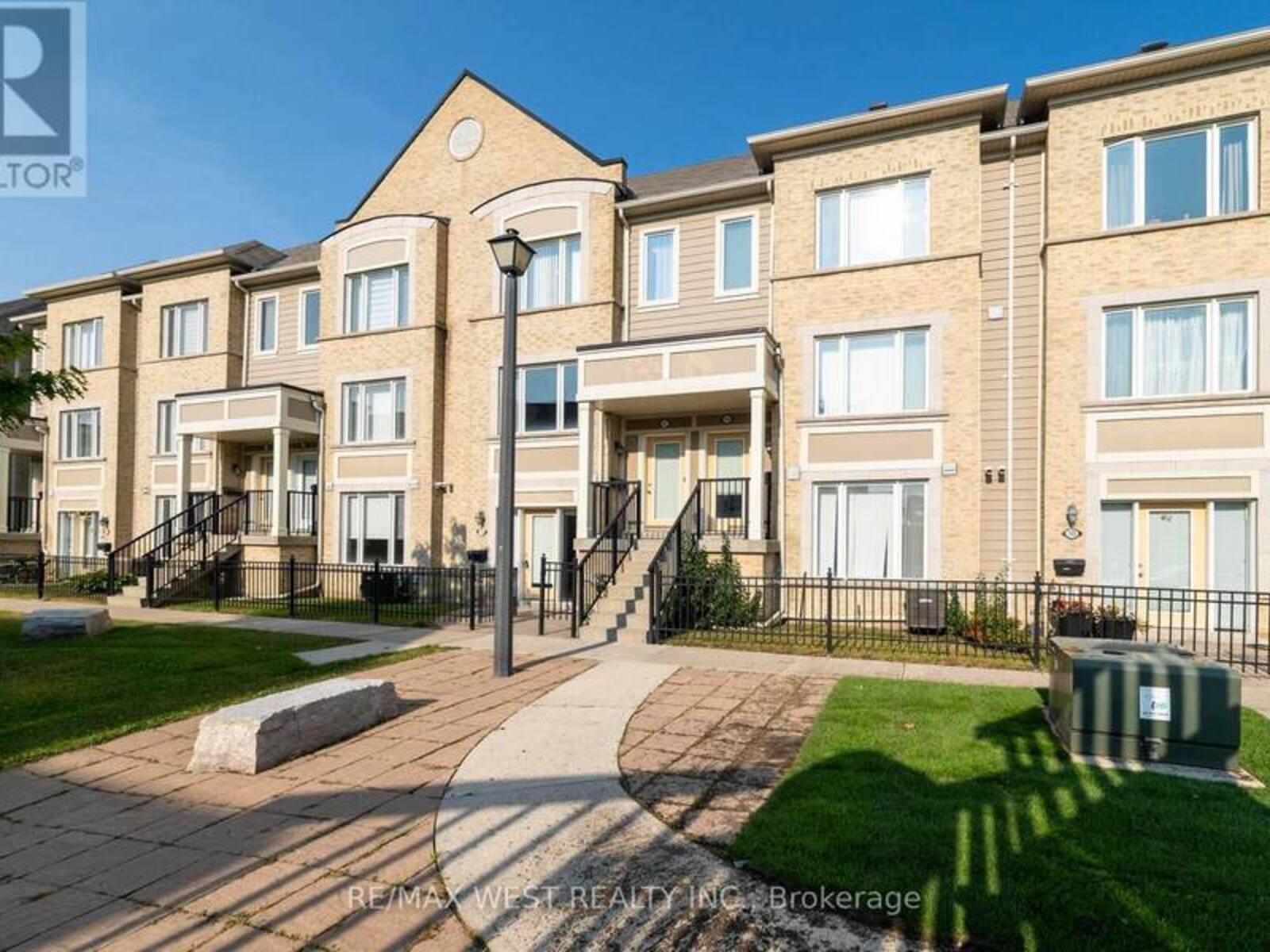 147 - 60 FAIRWOOD CIRCLE, Brampton, Ontario L6R 0Y6