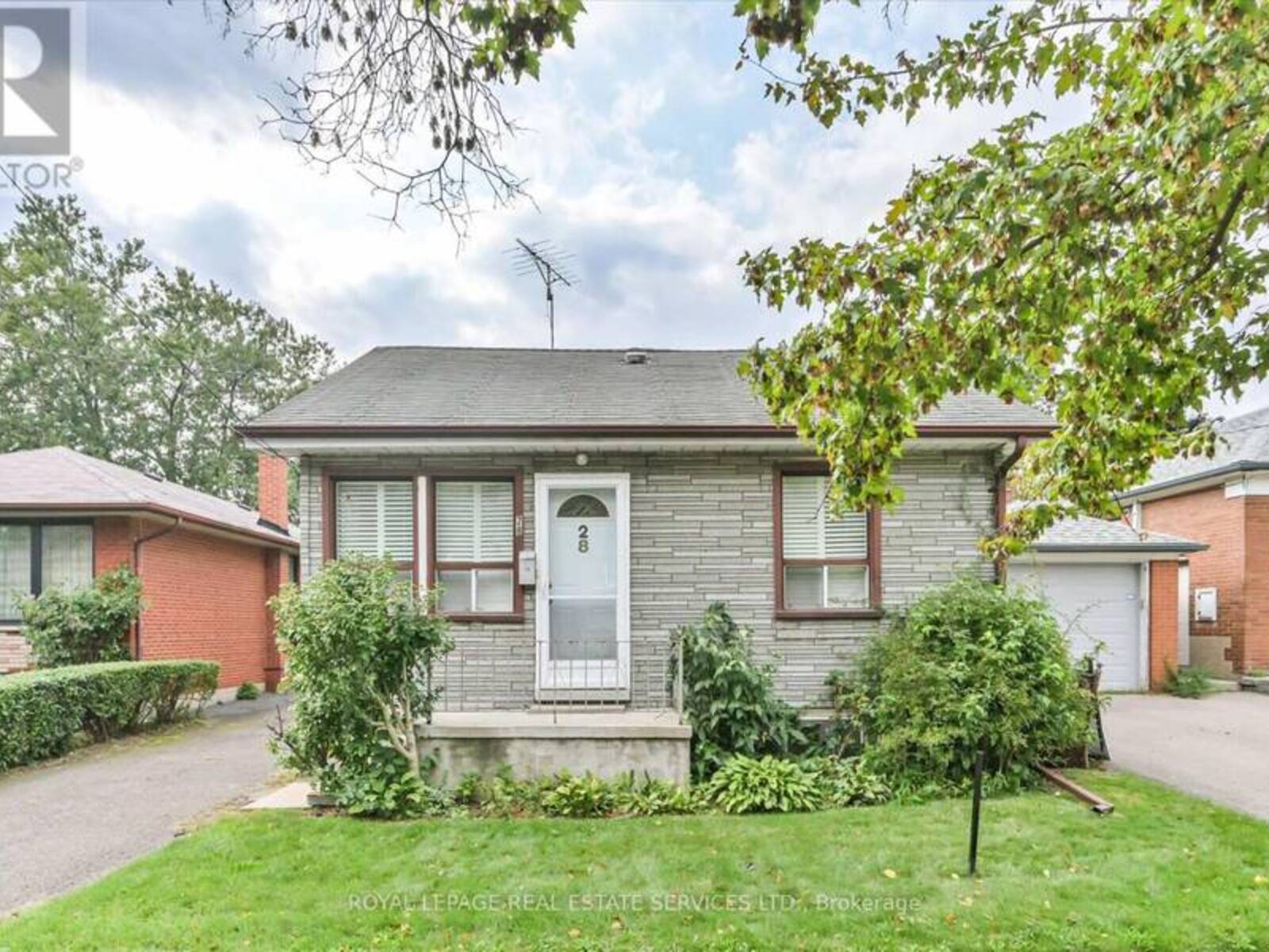 28 BELLMAN AVENUE, Toronto, Ontario M8W 4A3