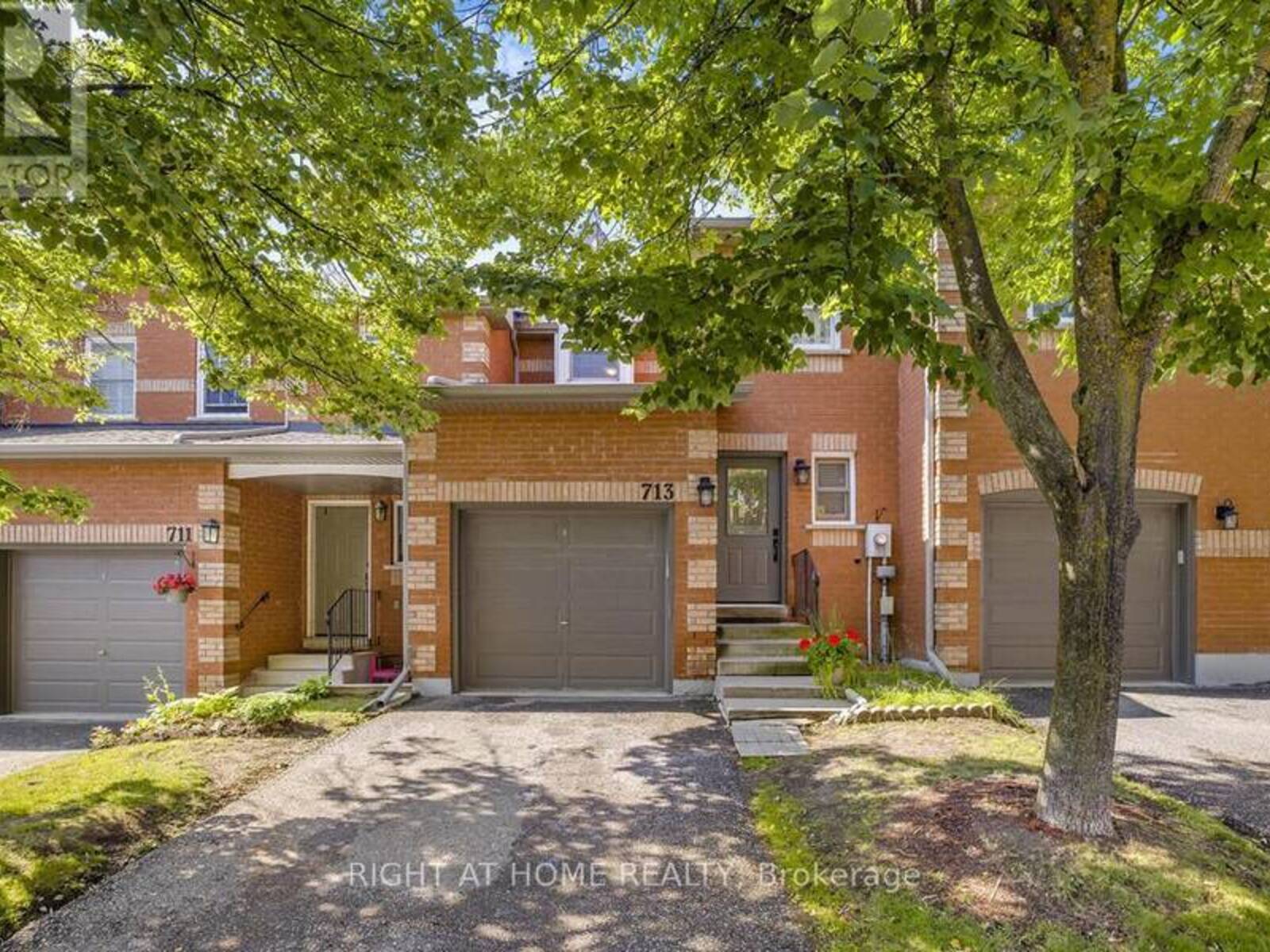 713 CARADONNA CRESCENT, Newmarket, Ontario L3X 1W5