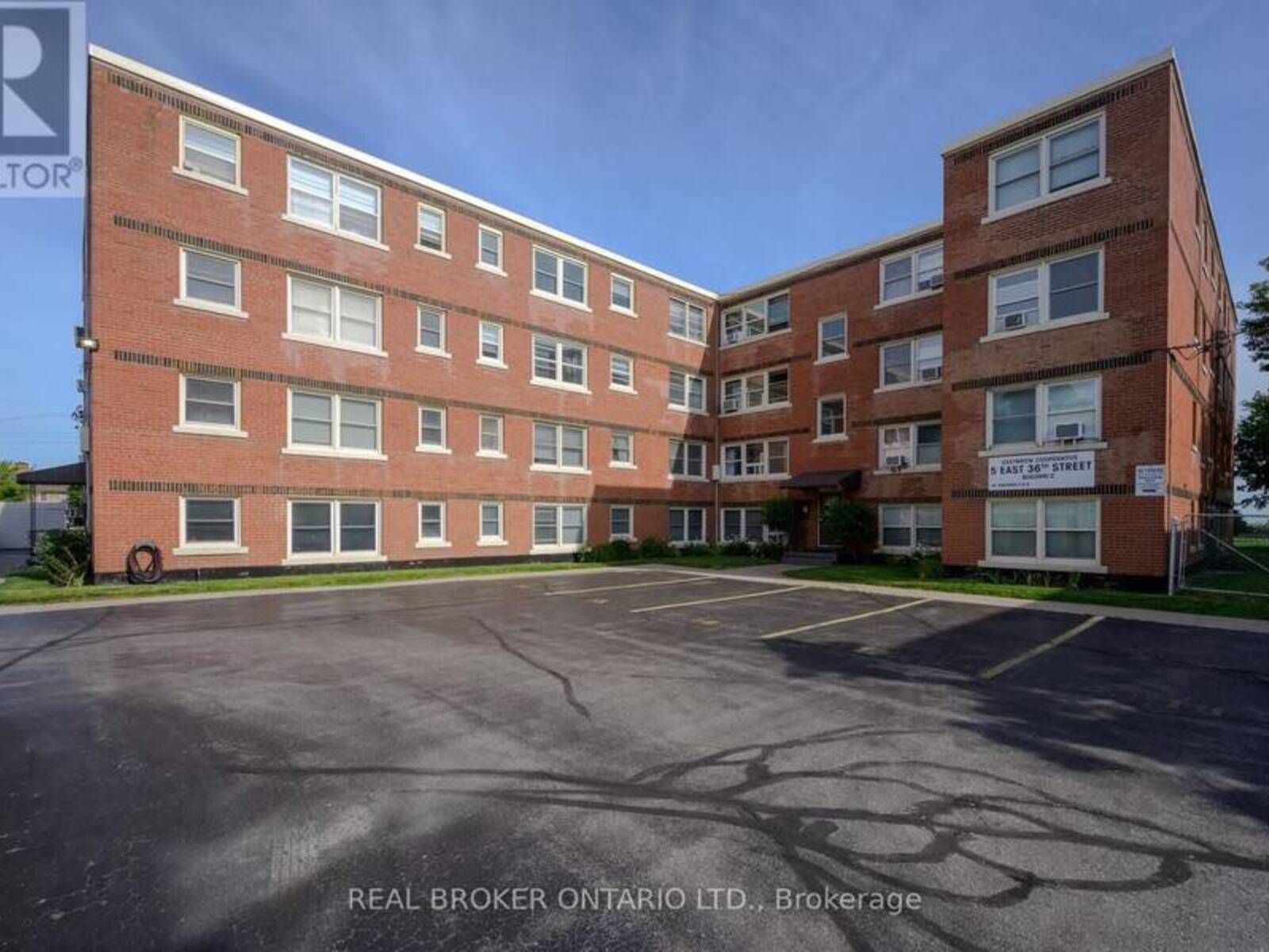 5 EAST 36TH STREET, Hamilton, Ontario L8V 3Y6