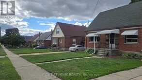 65 ELLIS CRESCENT N | Waterloo Ontario | Slide Image Two