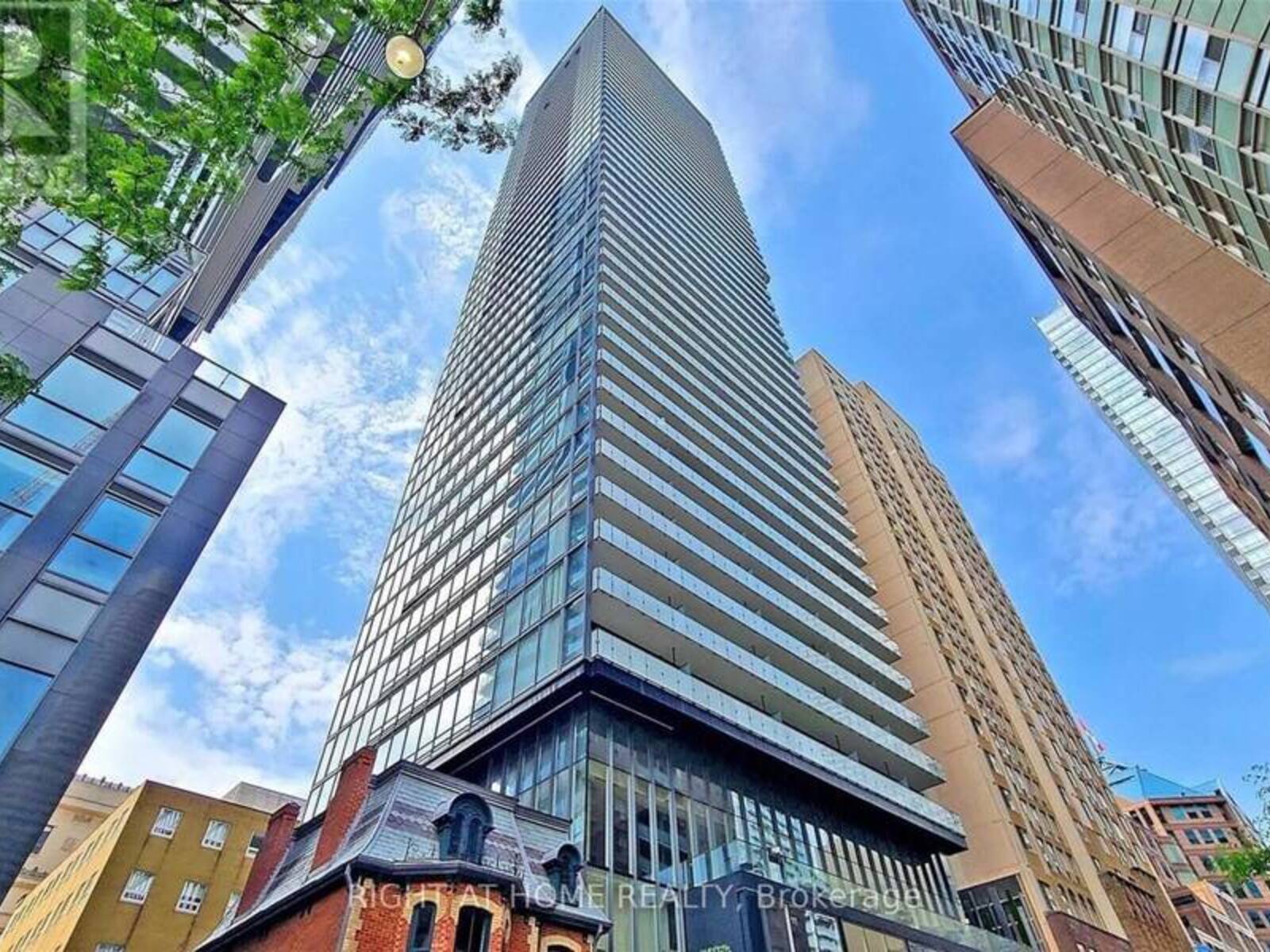 1711 - 15 GRENVILLE STREET, Toronto, Ontario M4Y 0B9