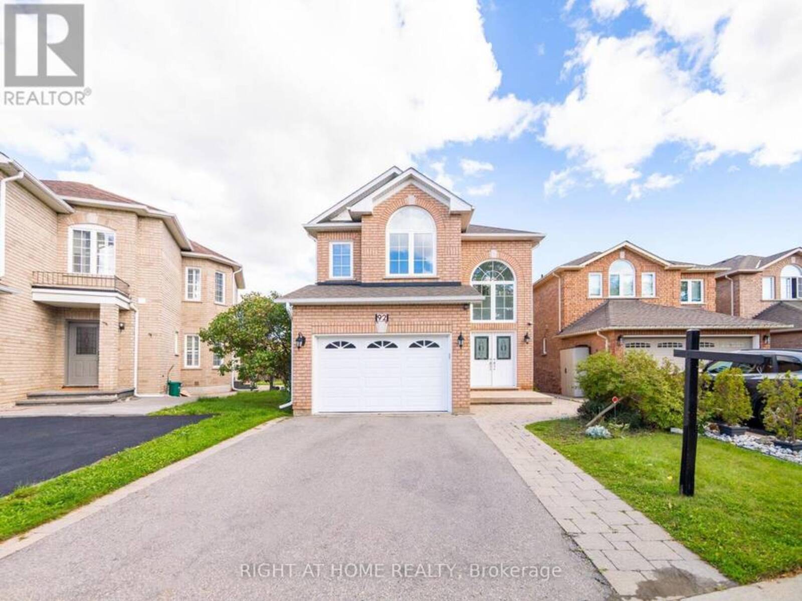 92 SOLWAY AVENUE, Vaughan, Ontario L6A 2X1