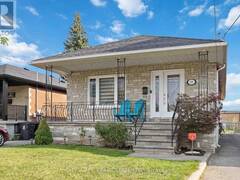 39 BENTWORTH AVENUE Toronto Ontario, M6A 1P1