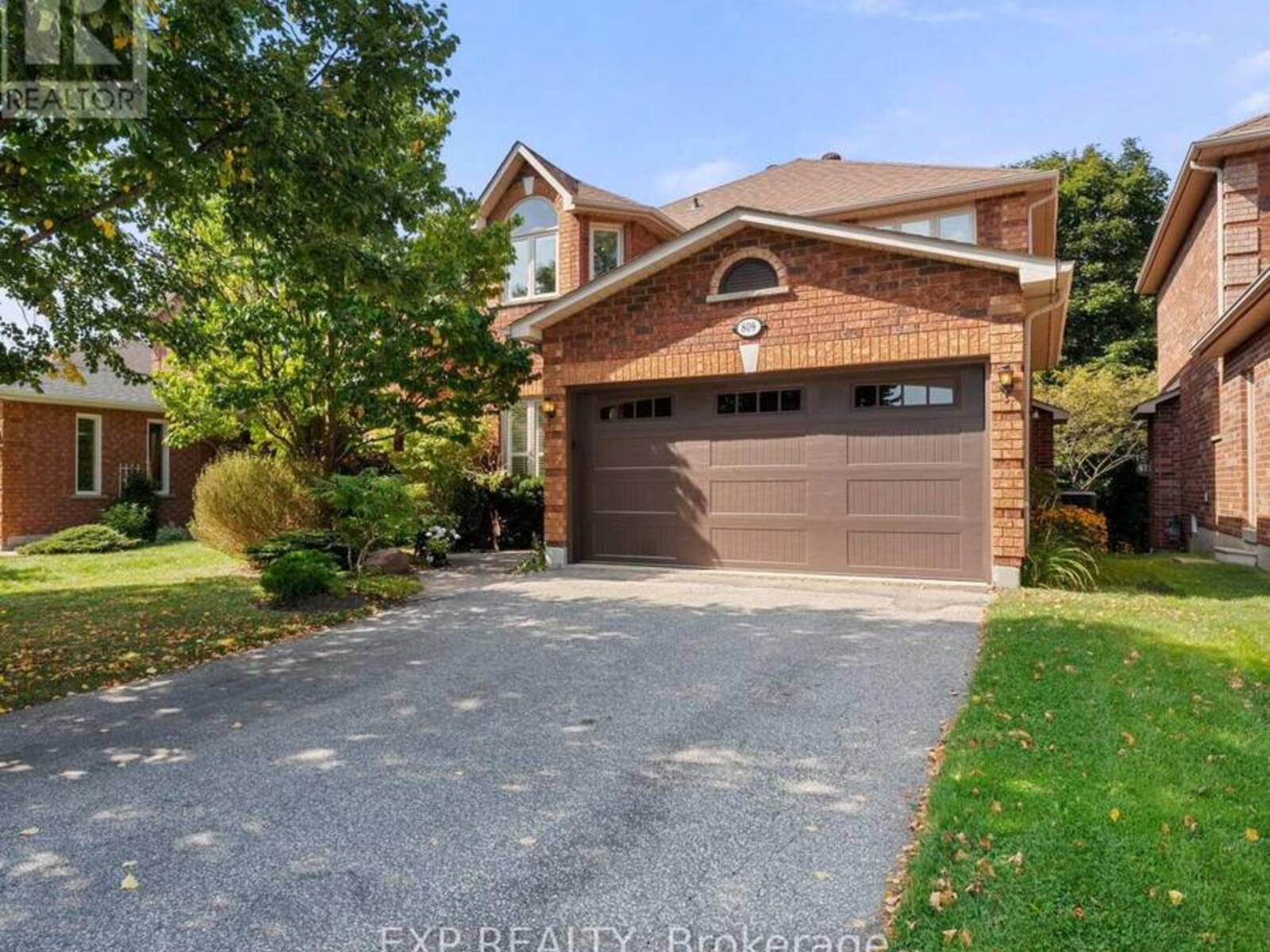 809 SURIN COURT, Newmarket, Ontario L3Y 8R3