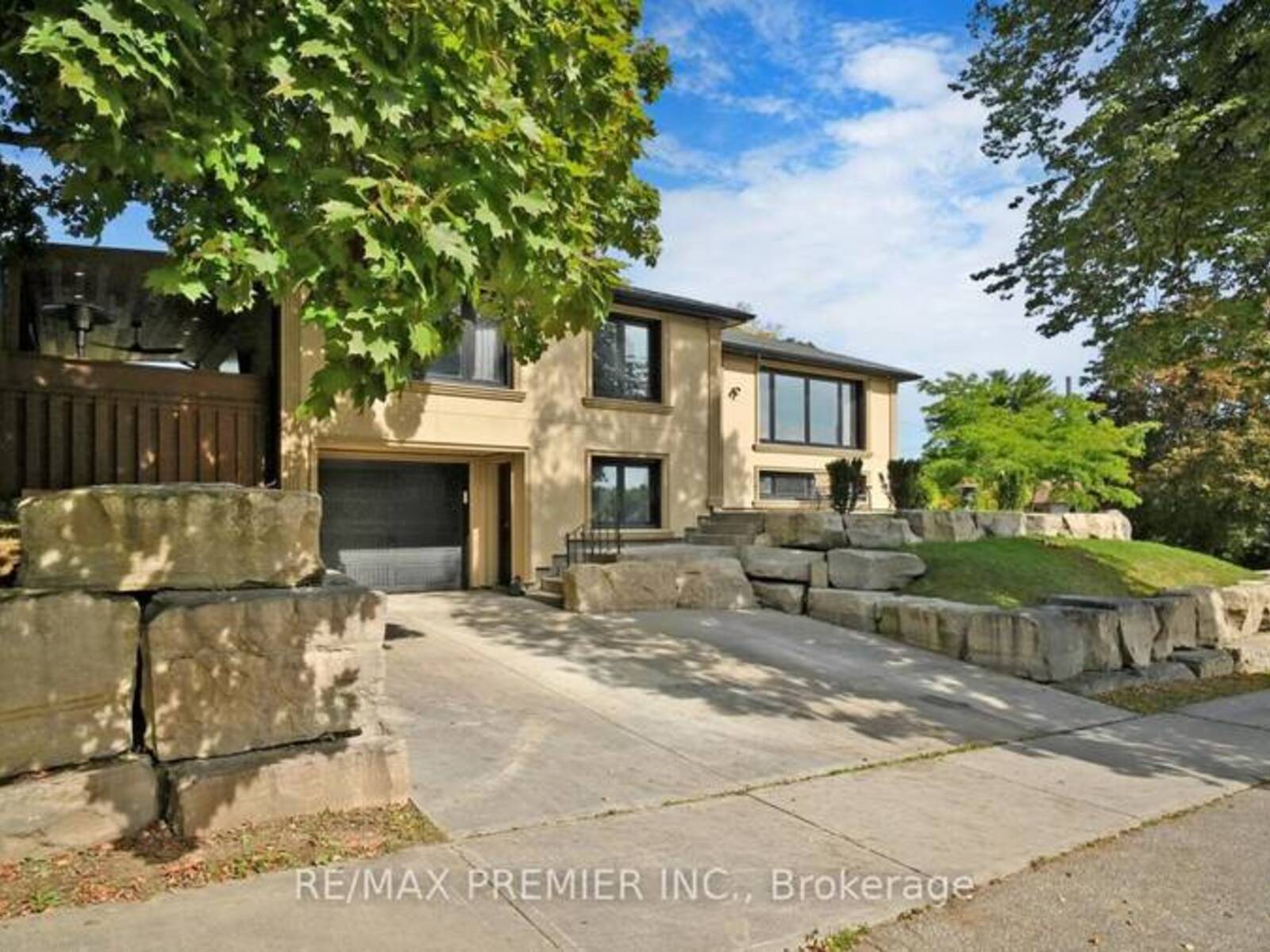 64 ALHART DRIVE, Toronto, Ontario M9V 2N4