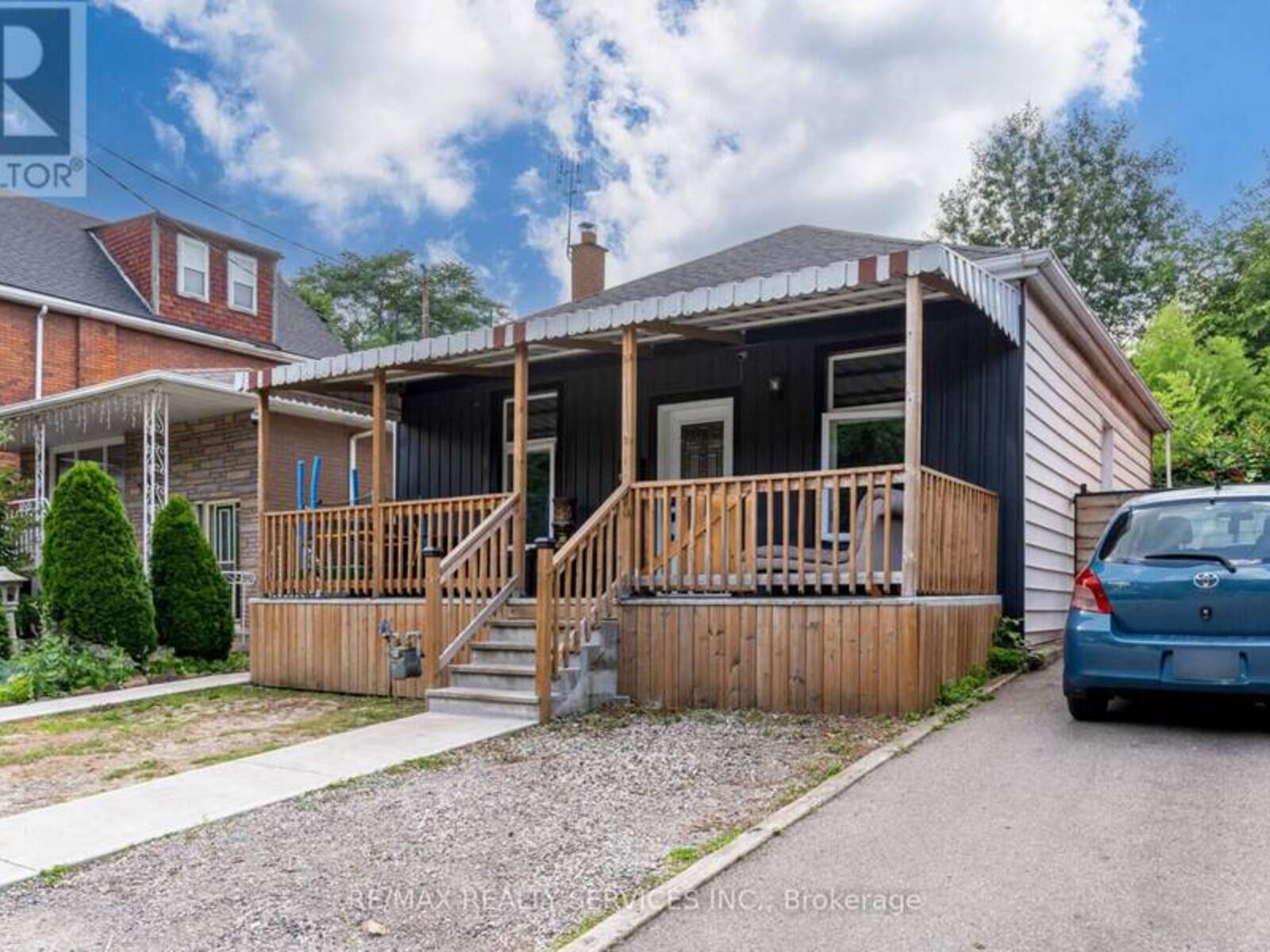 111 MARY STREET, Hamilton, Ontario L8R 1K4