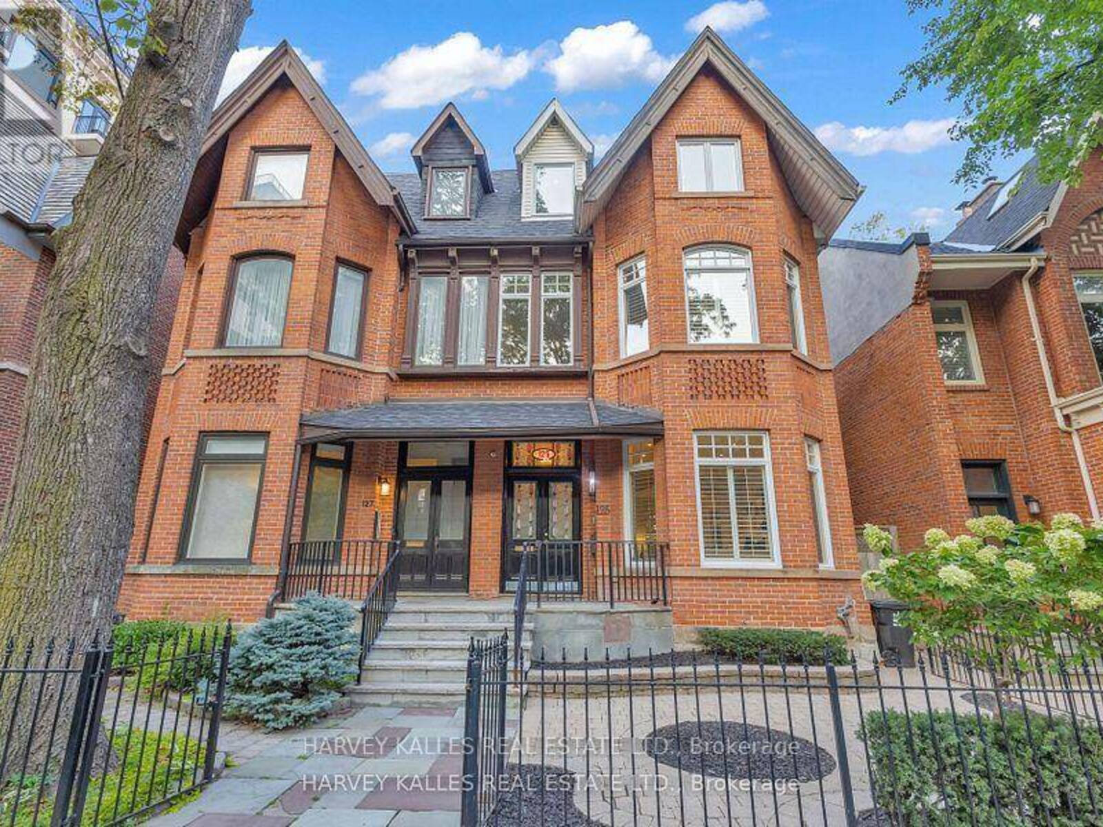 125 HAZELTON AVENUE, Toronto, Ontario M5R 2E4