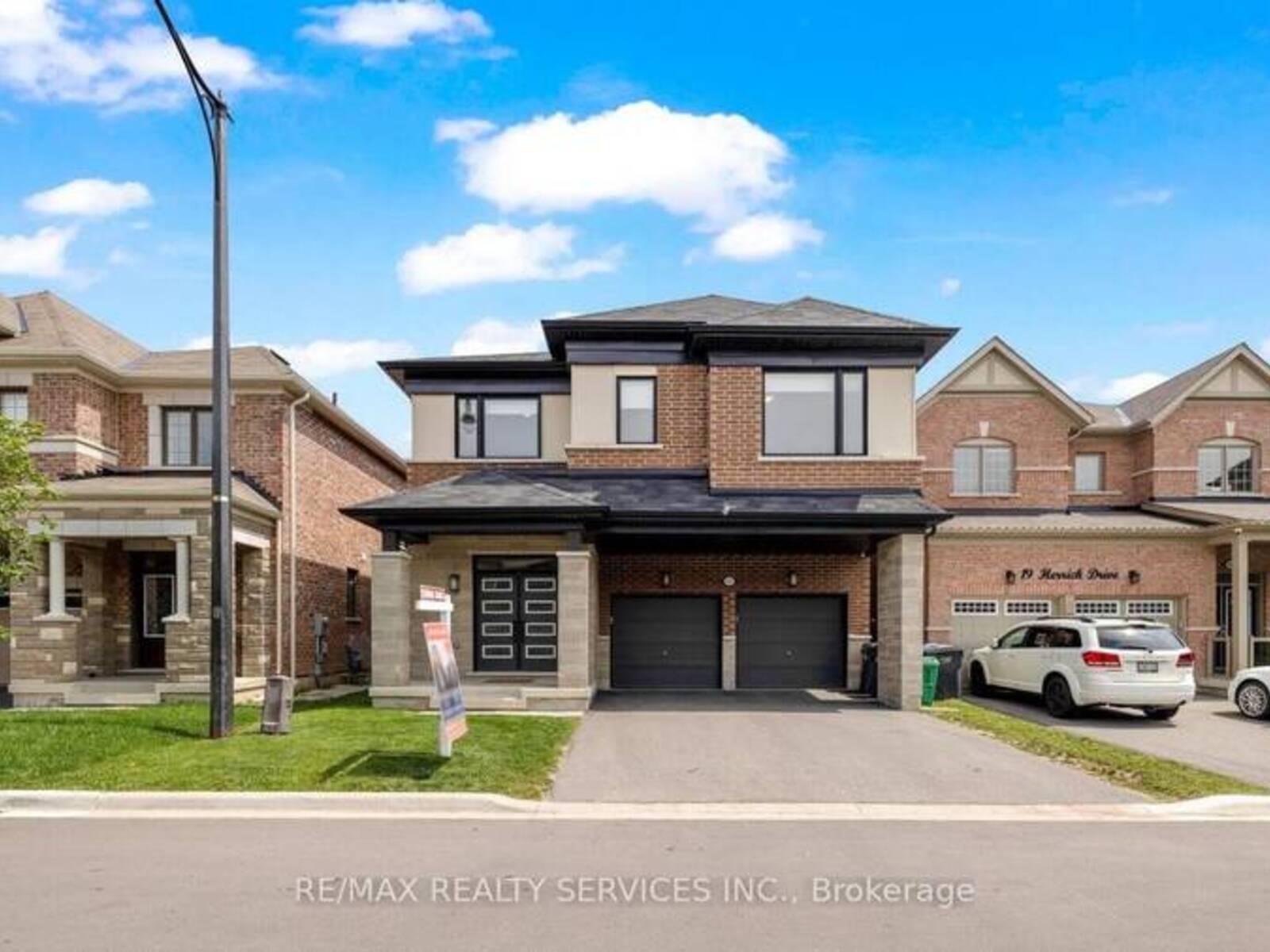 17 HERRICK DRIVE N, Brampton, Ontario L7A 5G2