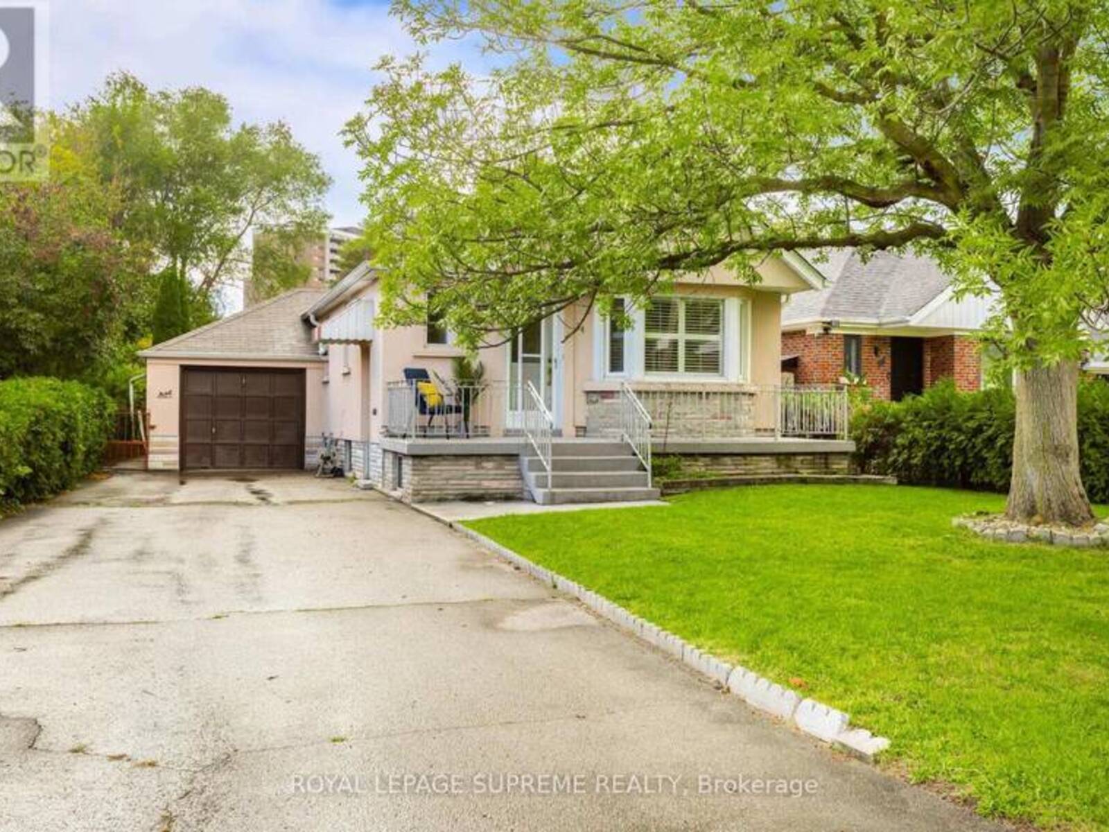 34 WOODGATE DRIVE, Toronto, Ontario M6N 4W3