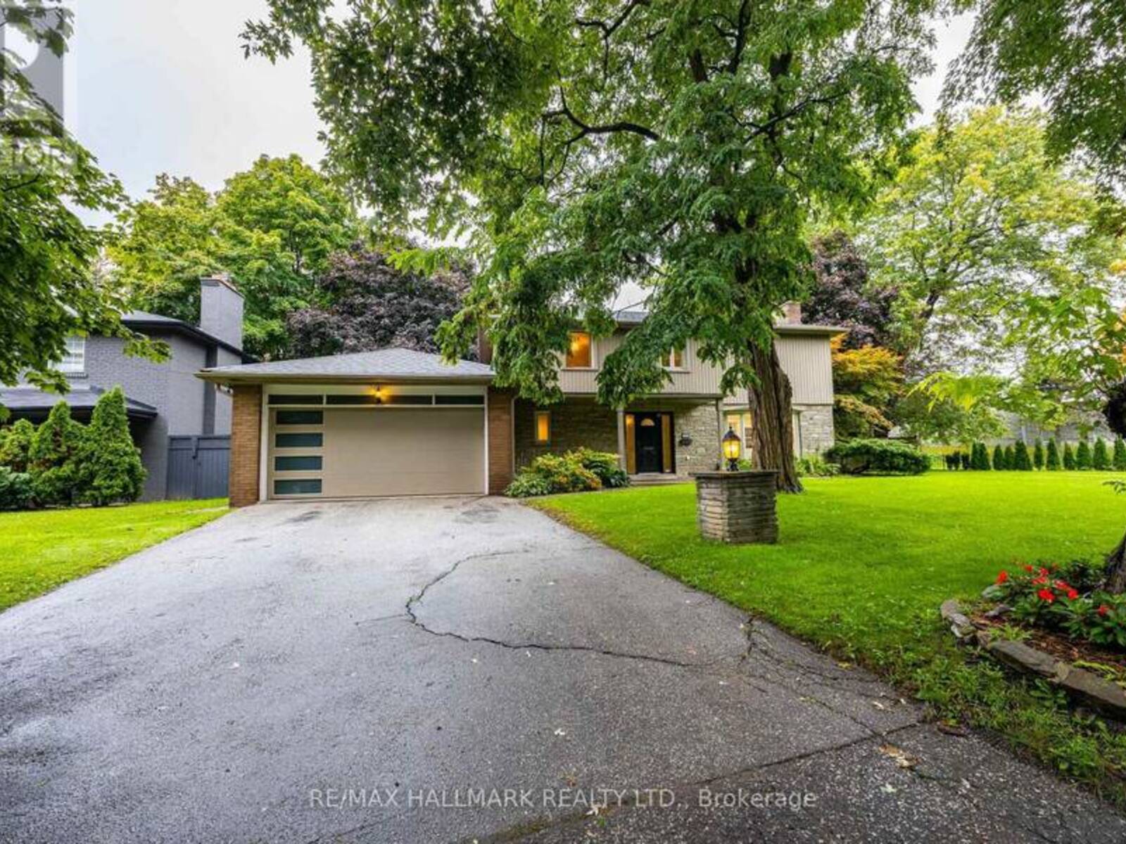 59 SANDRINGHAM DRIVE, Toronto, Ontario M5M 3G4