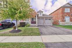 371 WOODSPRING AVENUE | Newmarket Ontario | Slide Image Three