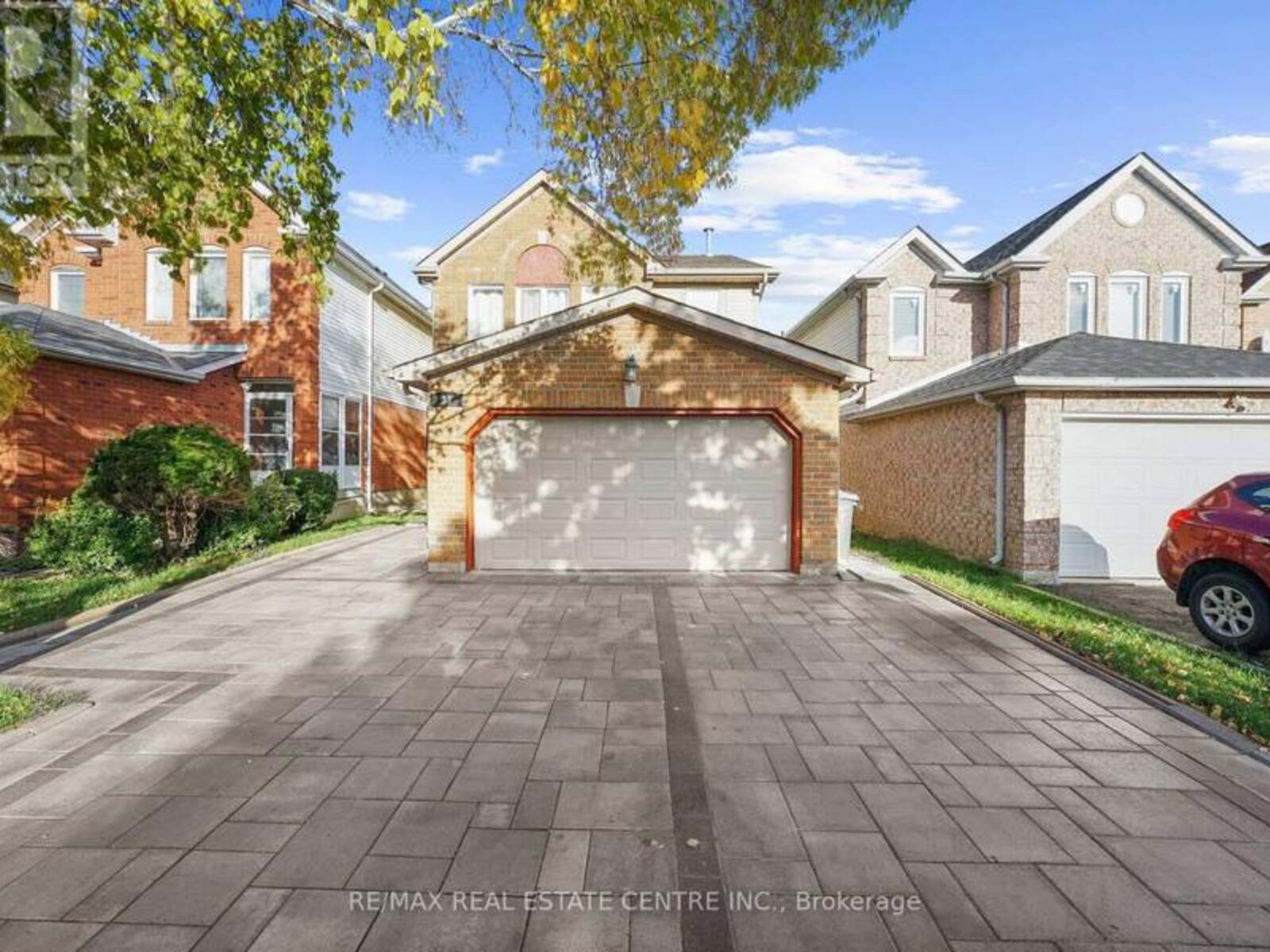 33 TRAMMELL LANE, Brampton, Ontario L6Y 4J3