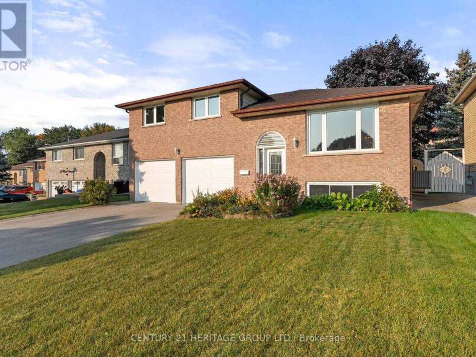 8 WOOD CRESCENT, Bradford West Gwillimbury, Ontario L3Z 2G2