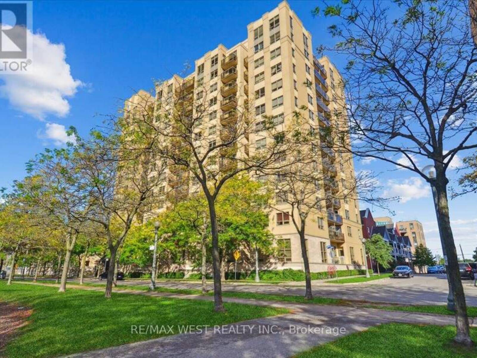 1112 - 4 ELSINORE PATH, Toronto, Ontario M8V 4G7