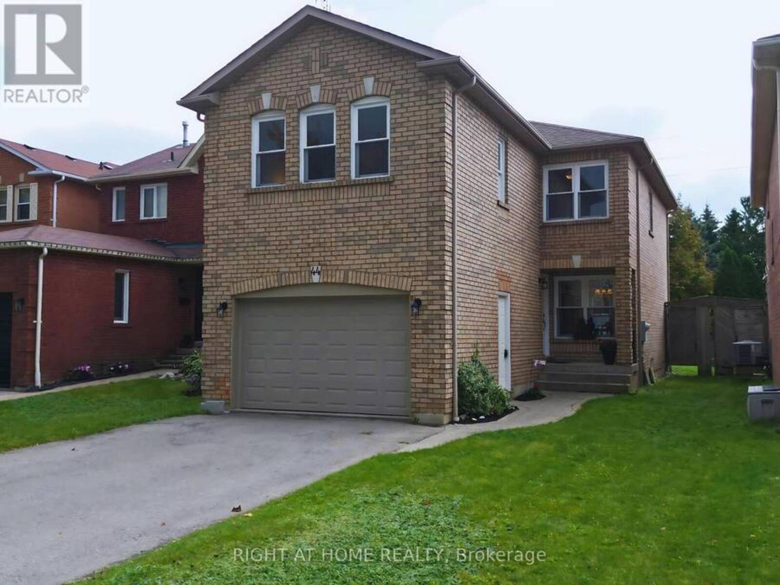 44 SABLE CRESCENT, Whitby, Ontario L1R 1Y5