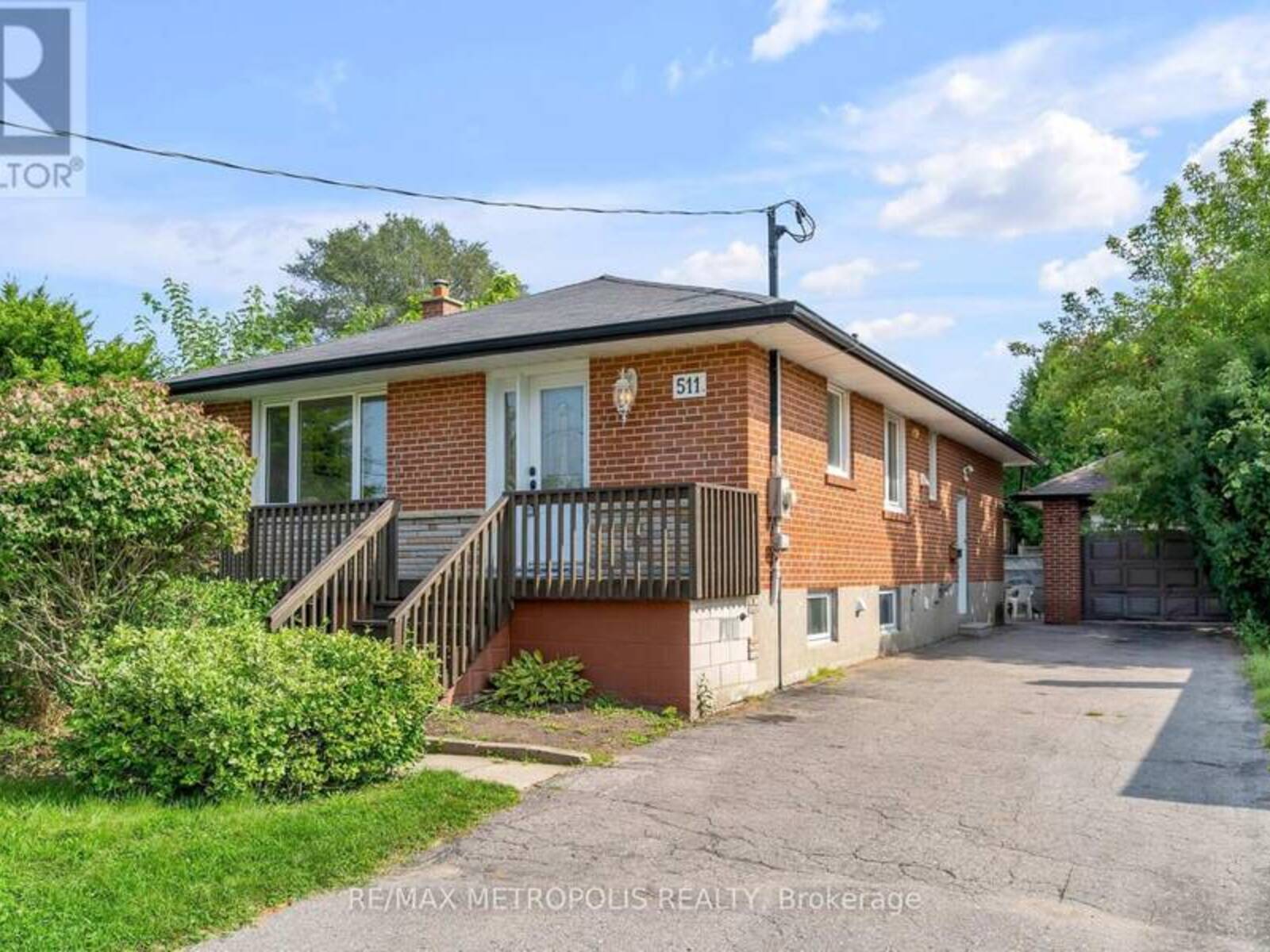 511 ASH STREET, Whitby, Ontario L1N 4B5