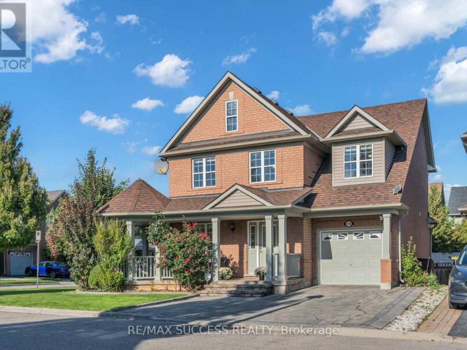 2383 CORNERBROOKE CRESCENT, Oakville, Ontario L6M 4B5