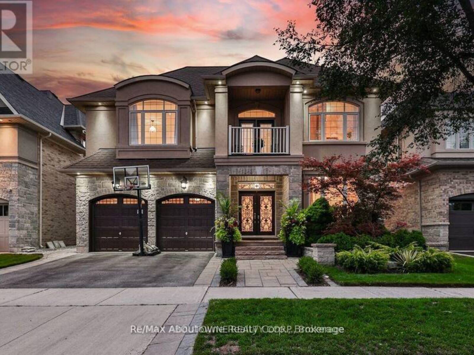 526 HIDDEN TRAIL, Oakville, Ontario L6M 0N3