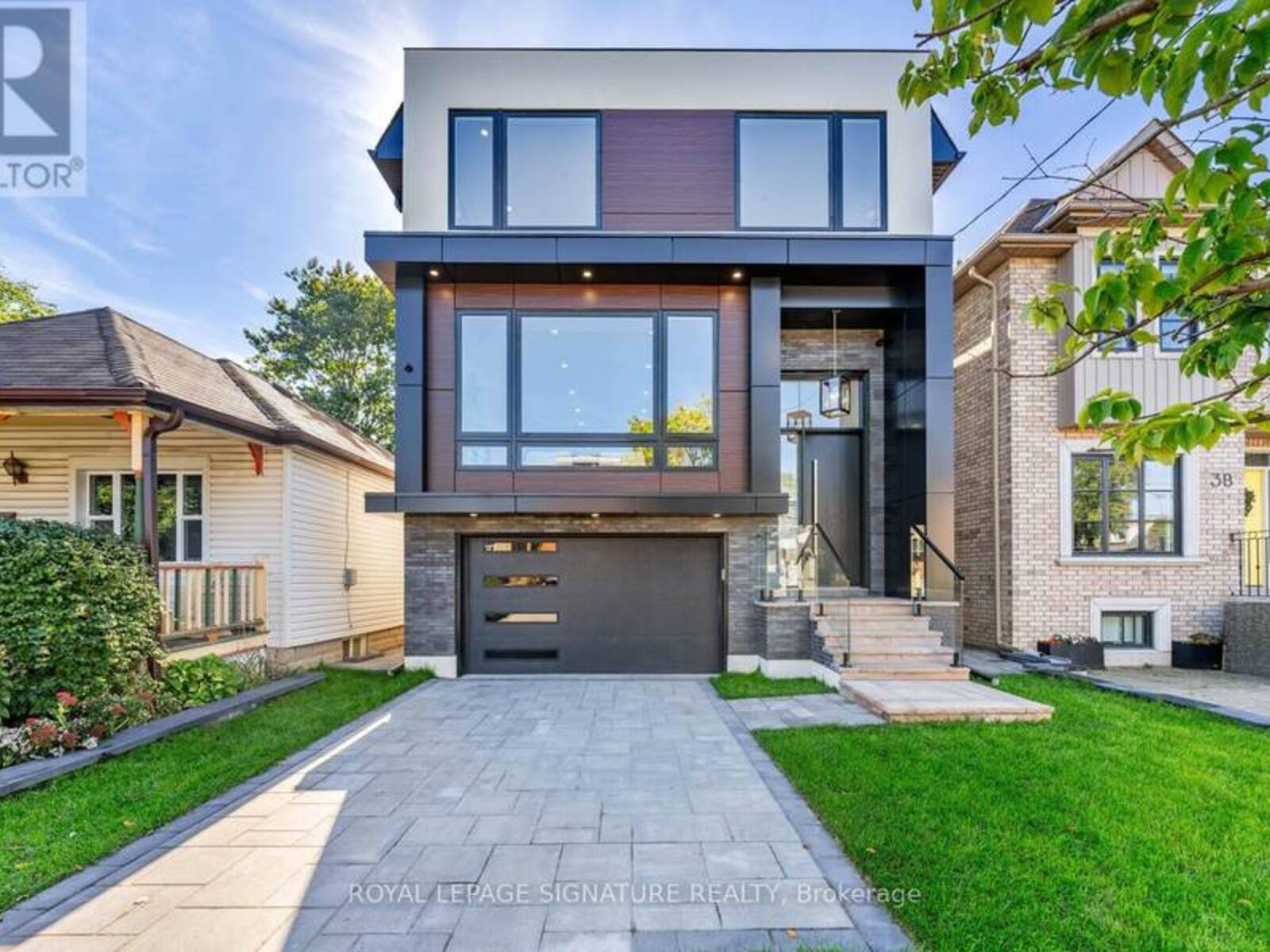 5 HOLBORNE AVENUE, Toronto, Ontario M4C 2P8