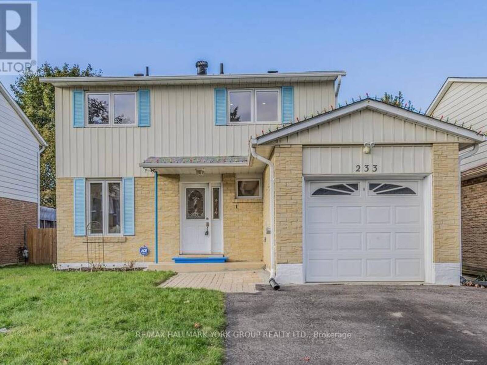 233 CURREY CRESCENT, Newmarket, Ontario L3Y 5M7