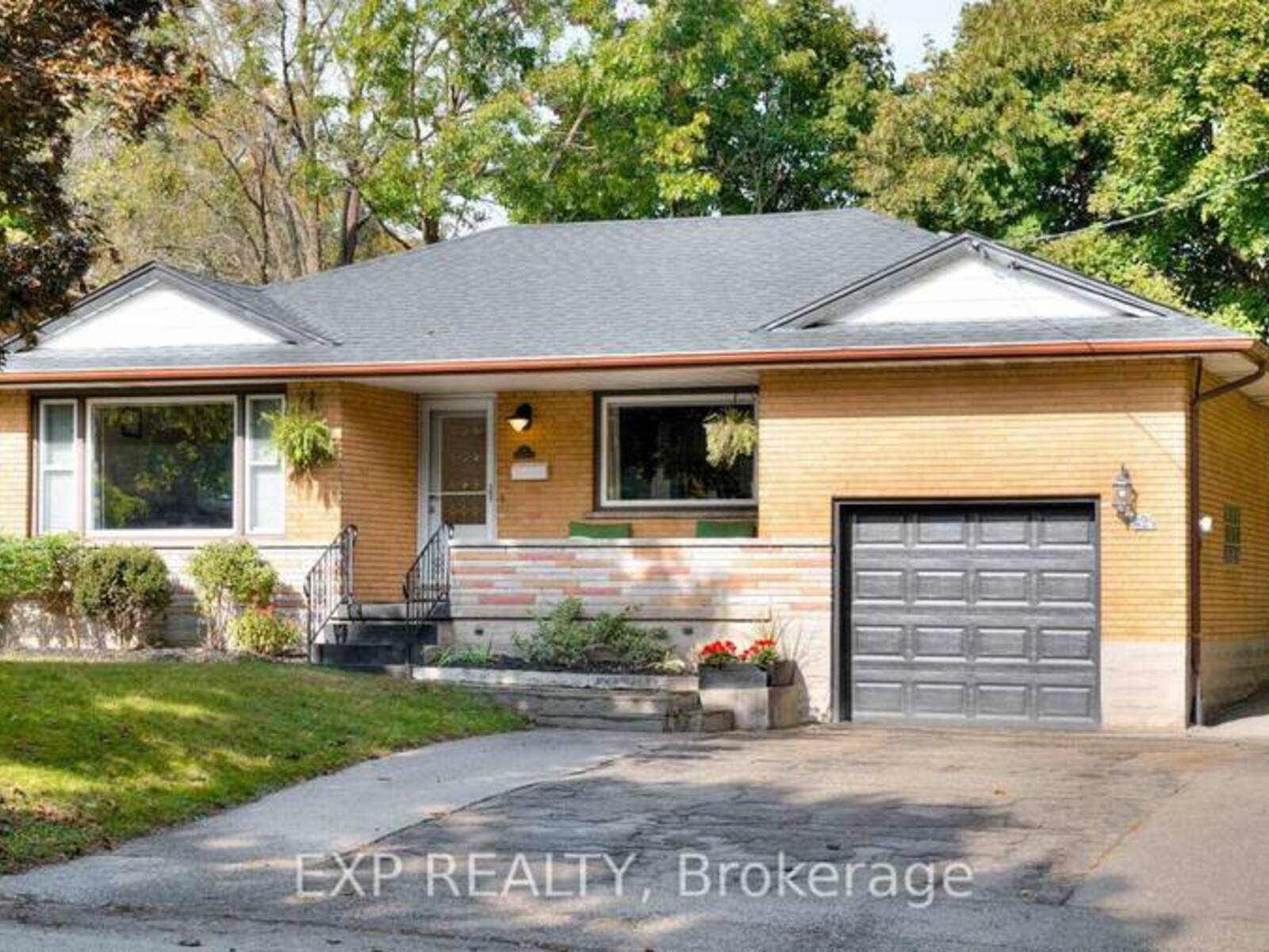 42 ACACIA STREET, Kitchener, Ontario N2G 3B2