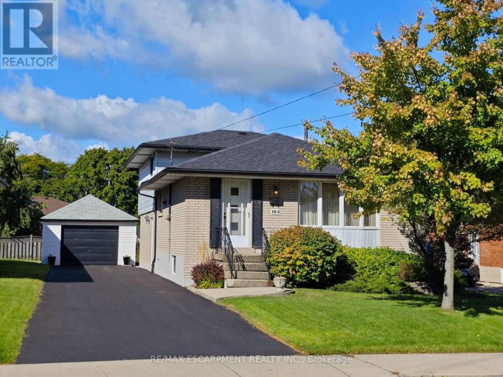 165 HOOVER CRESCENT, Hamilton, Ontario L9A 3H2