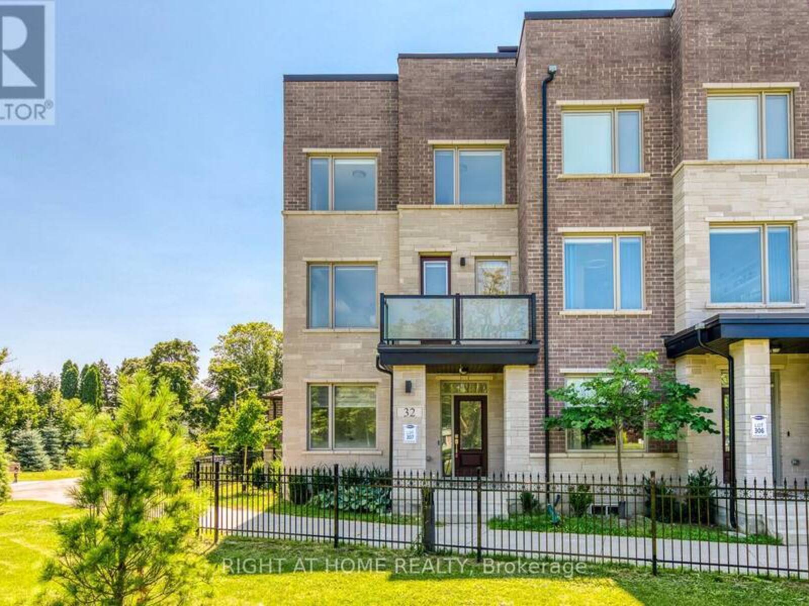 32 CHINOOK TRAIL, Toronto, Ontario M3B 0B4