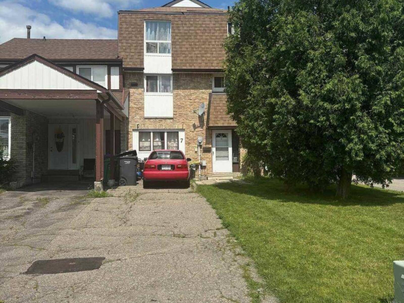 7 FANSHAWE DRIVE, Brampton, Ontario L6Z 1A7