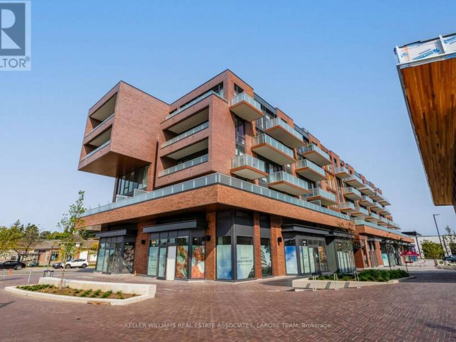 205 - 215 LAKESHORE ROAD W, Mississauga, Ontario L5H 1G5