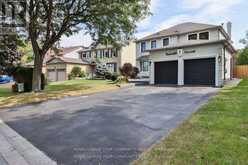 7 UNDERHILL CRESCENT | Aurora Ontario | Slide Image Two