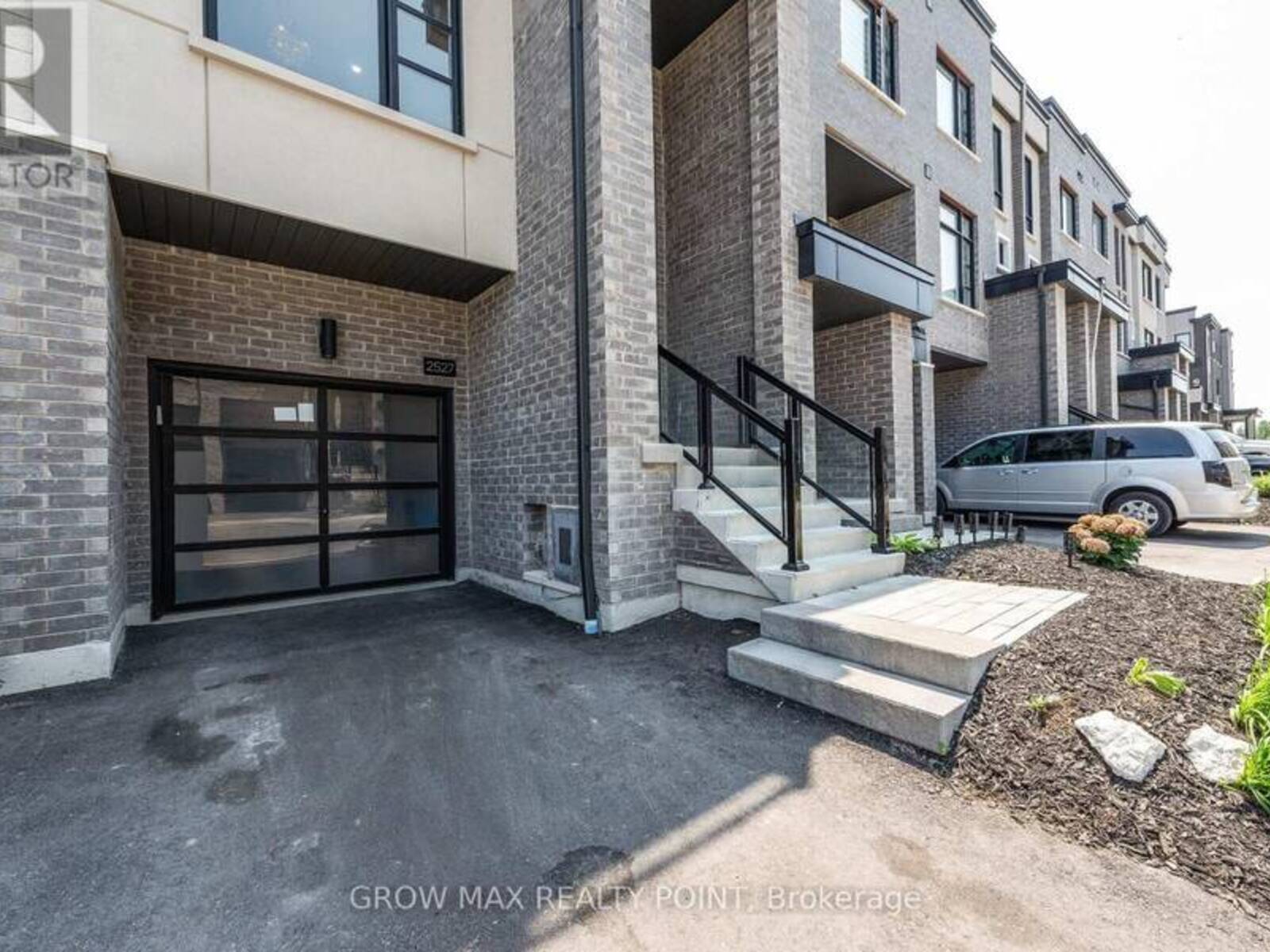 2527 CASTLEGATE CROSSING, Pickering, Ontario L1X 0H8