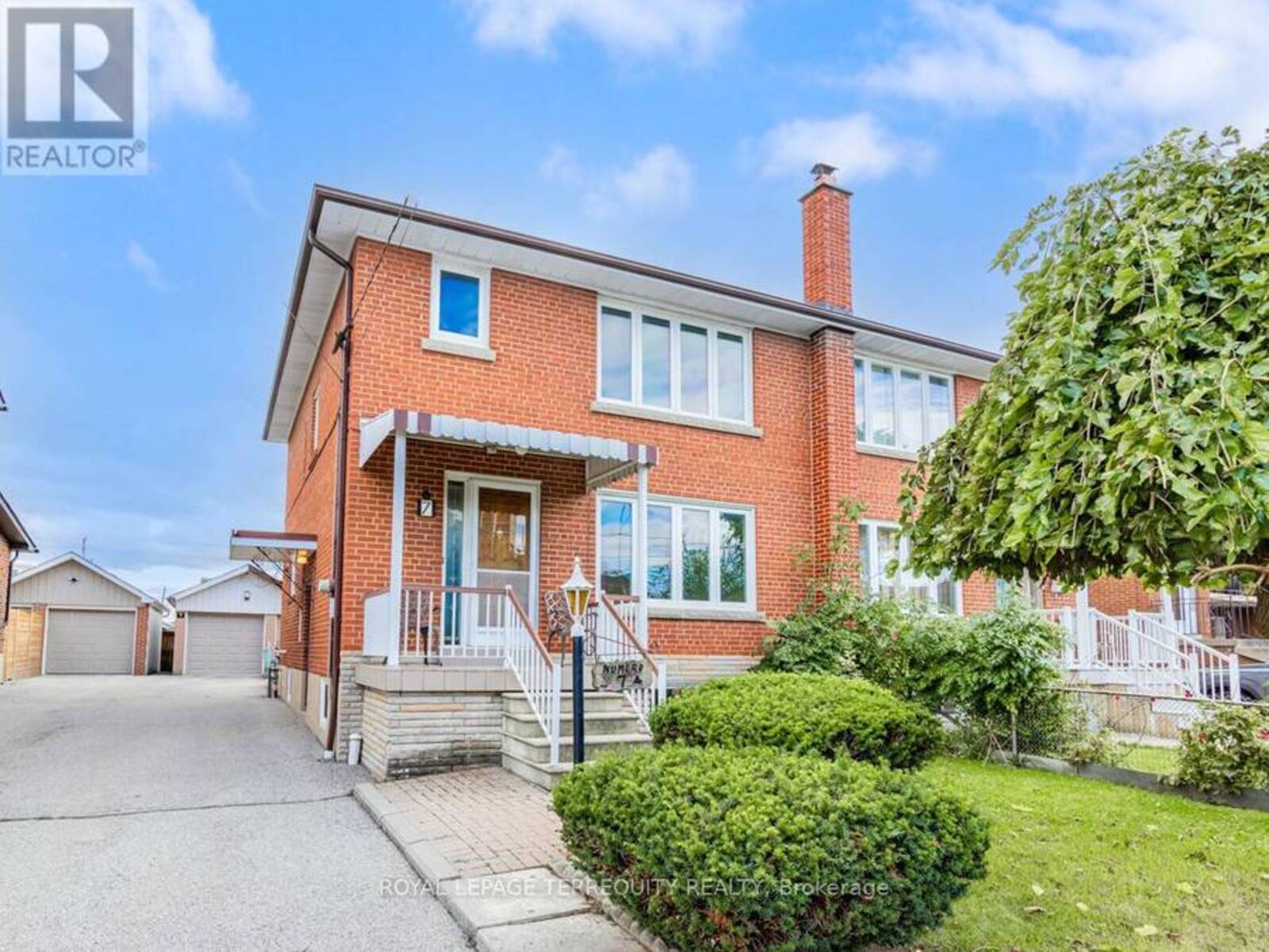 7 EVERGLADES DRIVE, Toronto, Ontario M6L 1J1