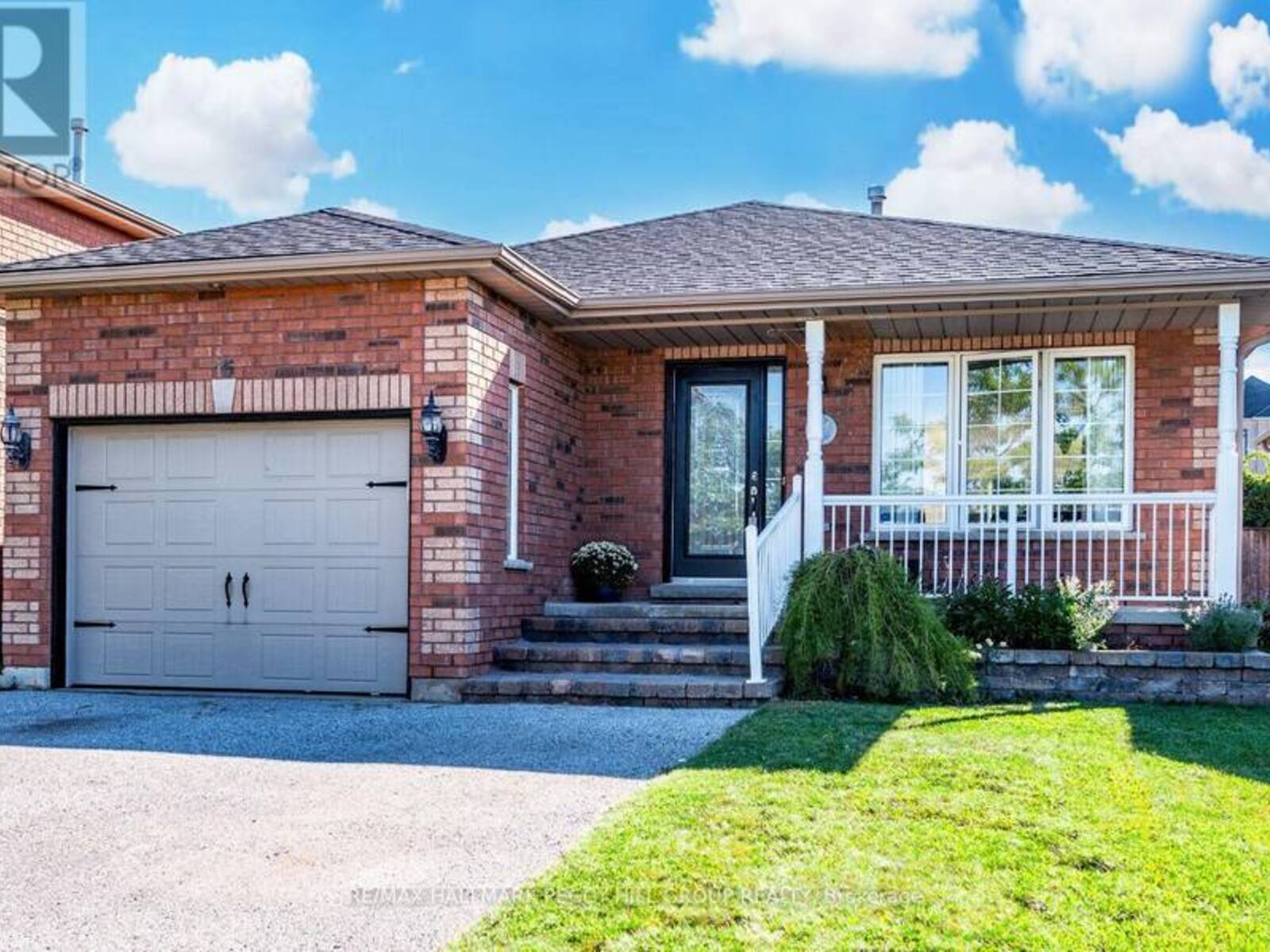 15 SELINE CRESCENT, Barrie, Ontario L4N 0Y6