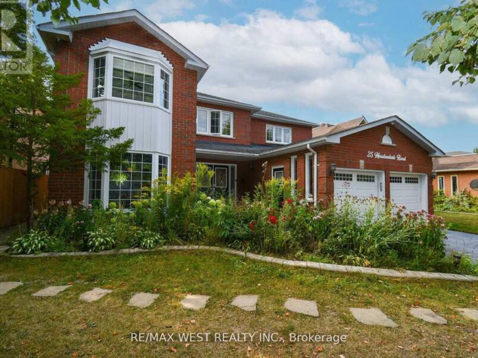 25 MEADOWLARK ROAD, Barrie, Ontario L4M 6C8