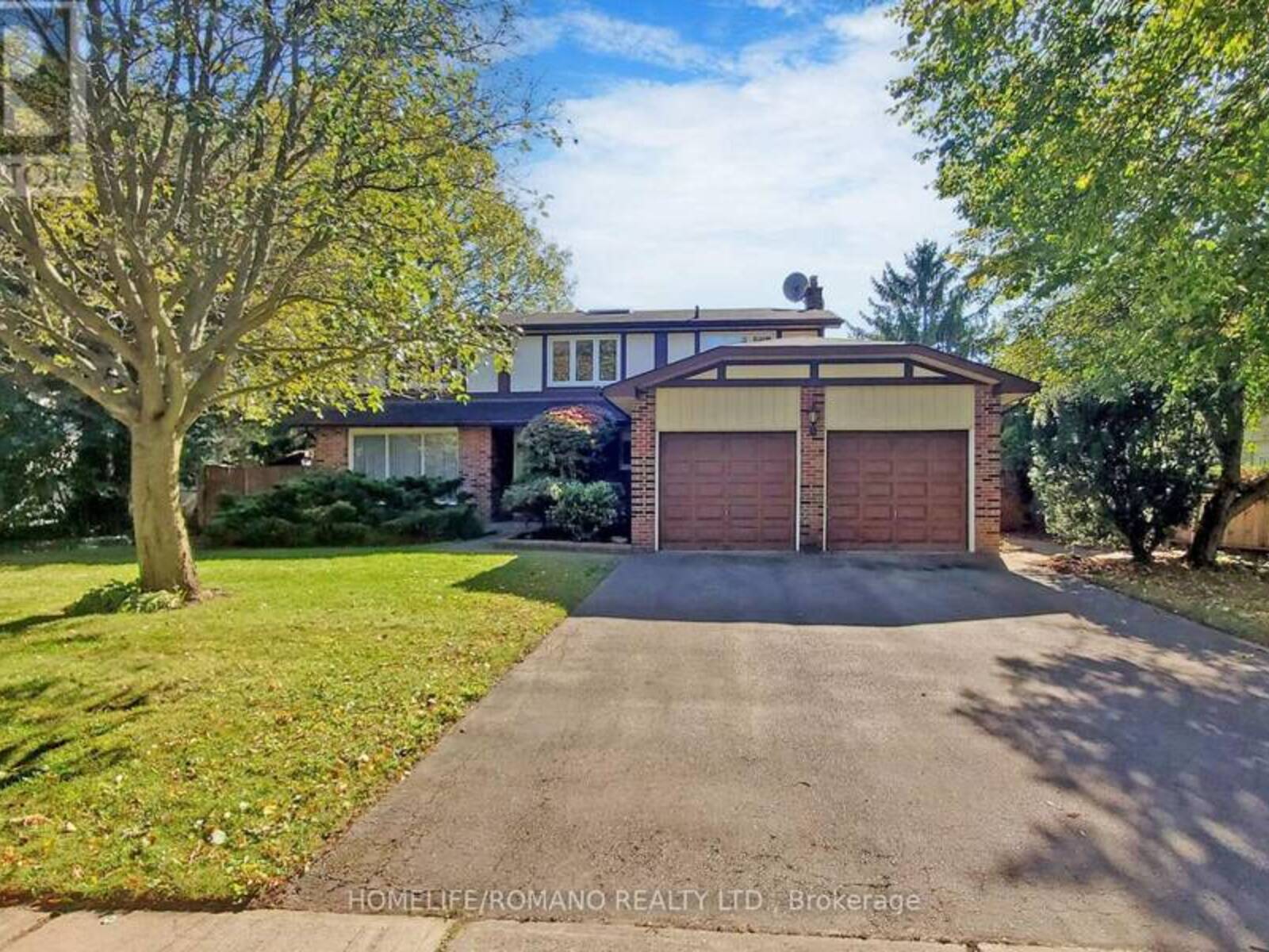 212 SPRING GARDEN ROAD, Oakville, Ontario L6L 5H2