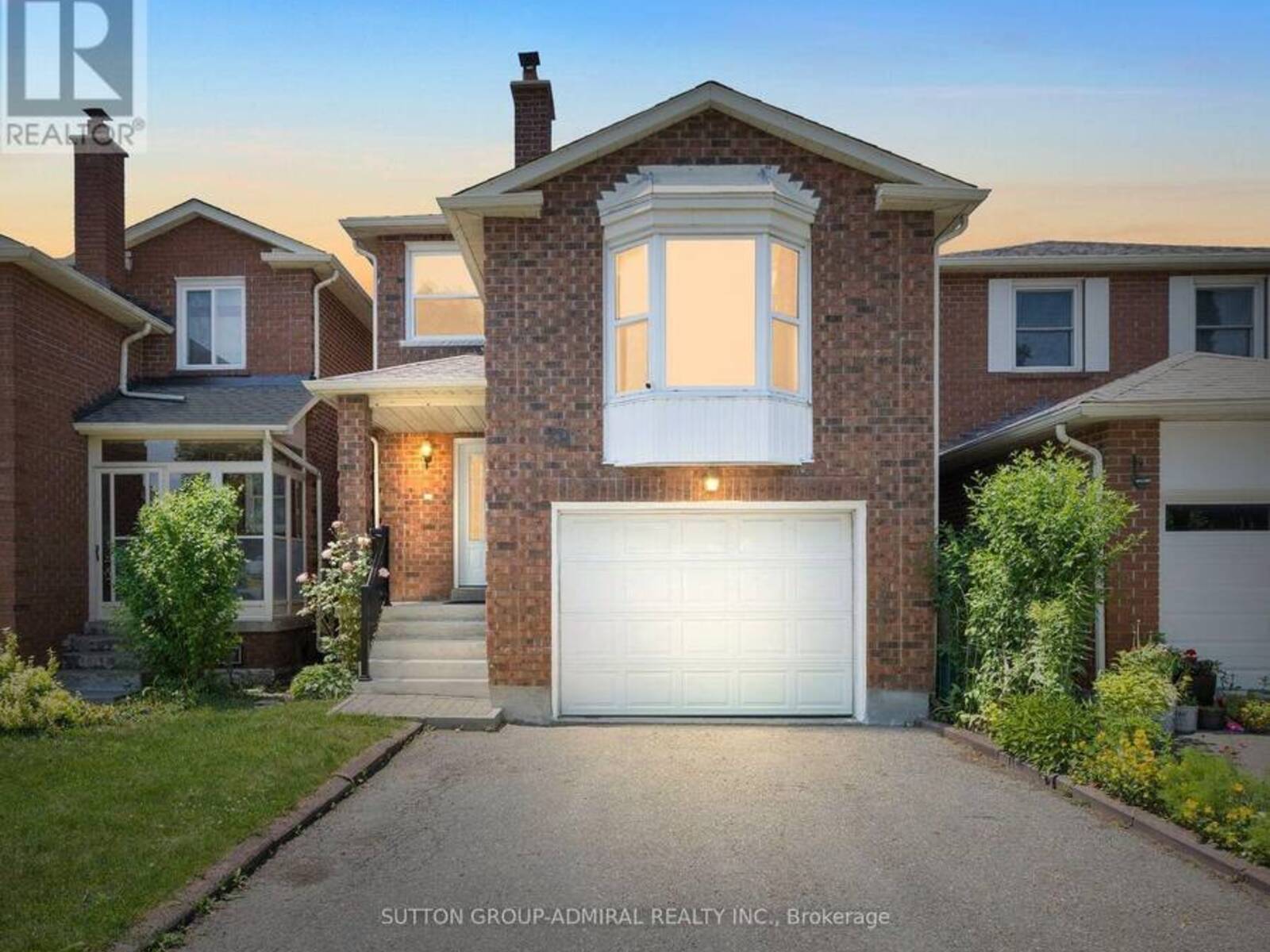 28 WHITE BOULEVARD, Vaughan, Ontario L4J 5Z3