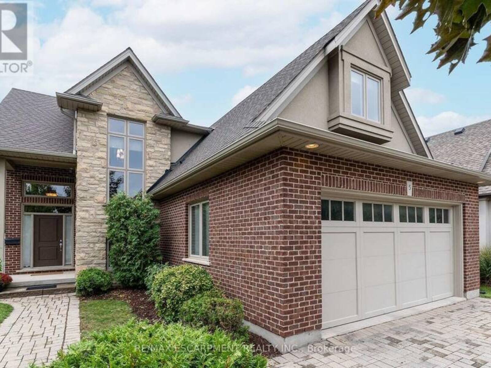 5 XAVIER COURT, St. Catharines, Ontario L2N 7T4