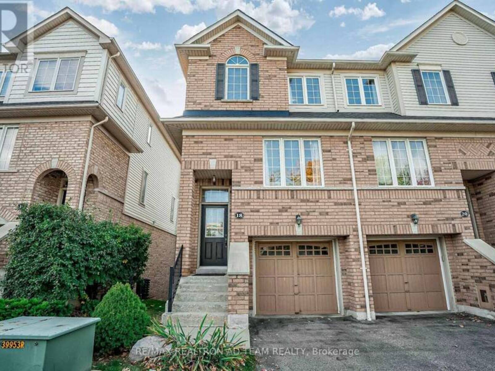 18 OAKINS LANE, Ajax, Ontario L1T 0H2