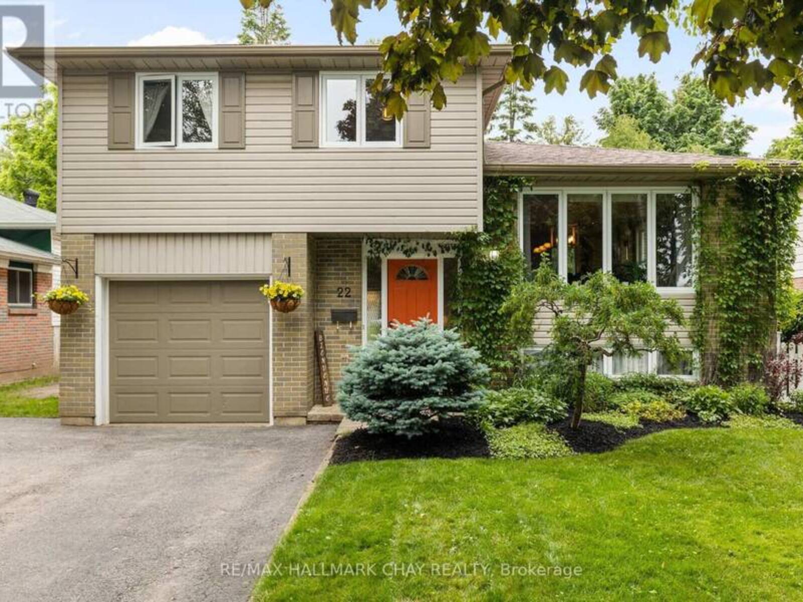 22 BAKER CRESCENT, Barrie, Ontario L4M 3J5