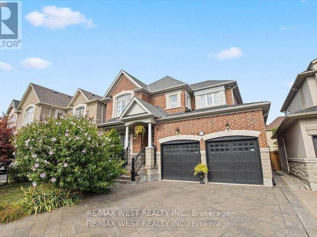 17 HAWKRIDGE TRAIL Brampton Ontario, L6P 2T5