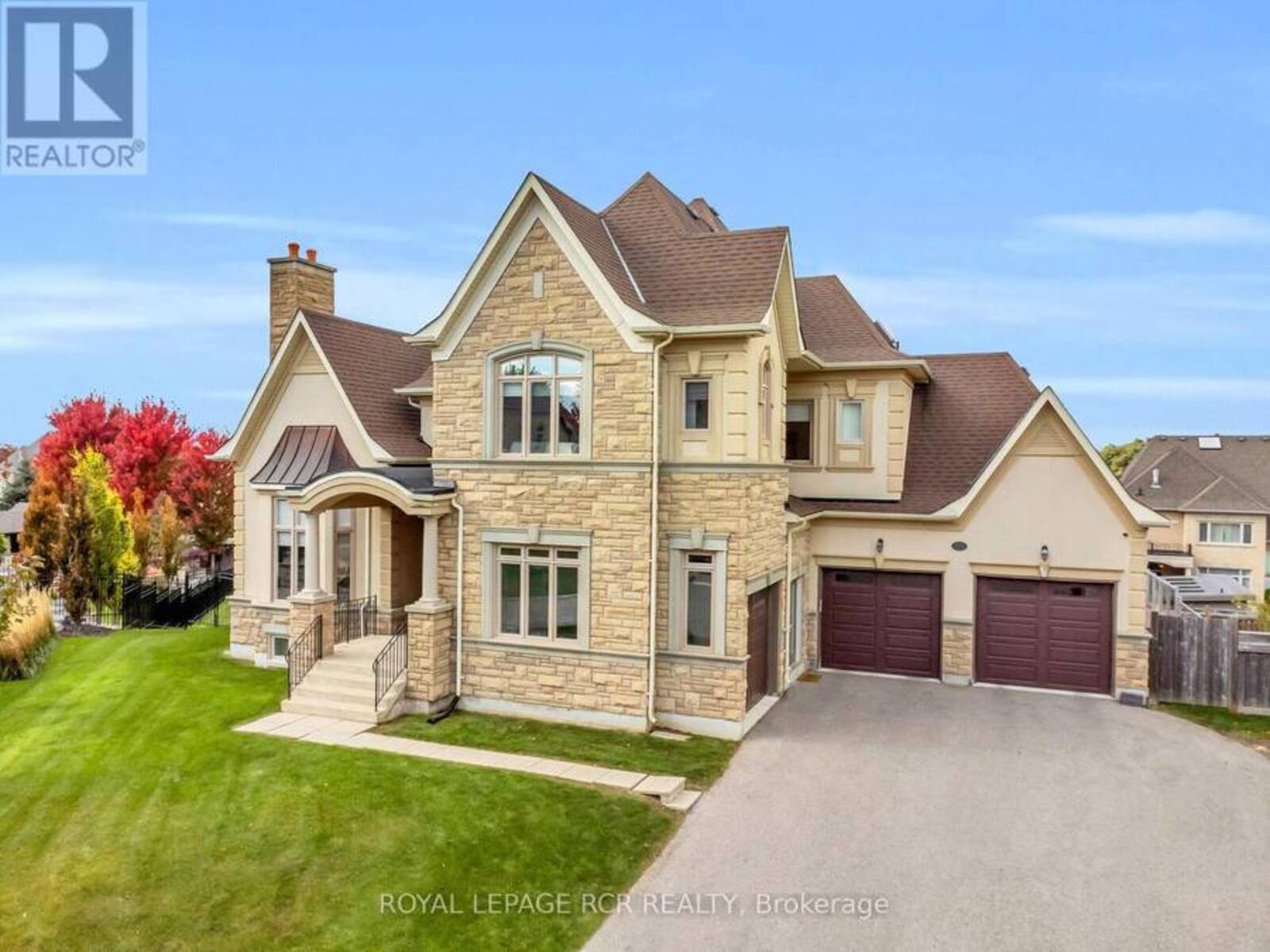 30 LONGTHORPE COURT, Aurora, Ontario L4G 0K4