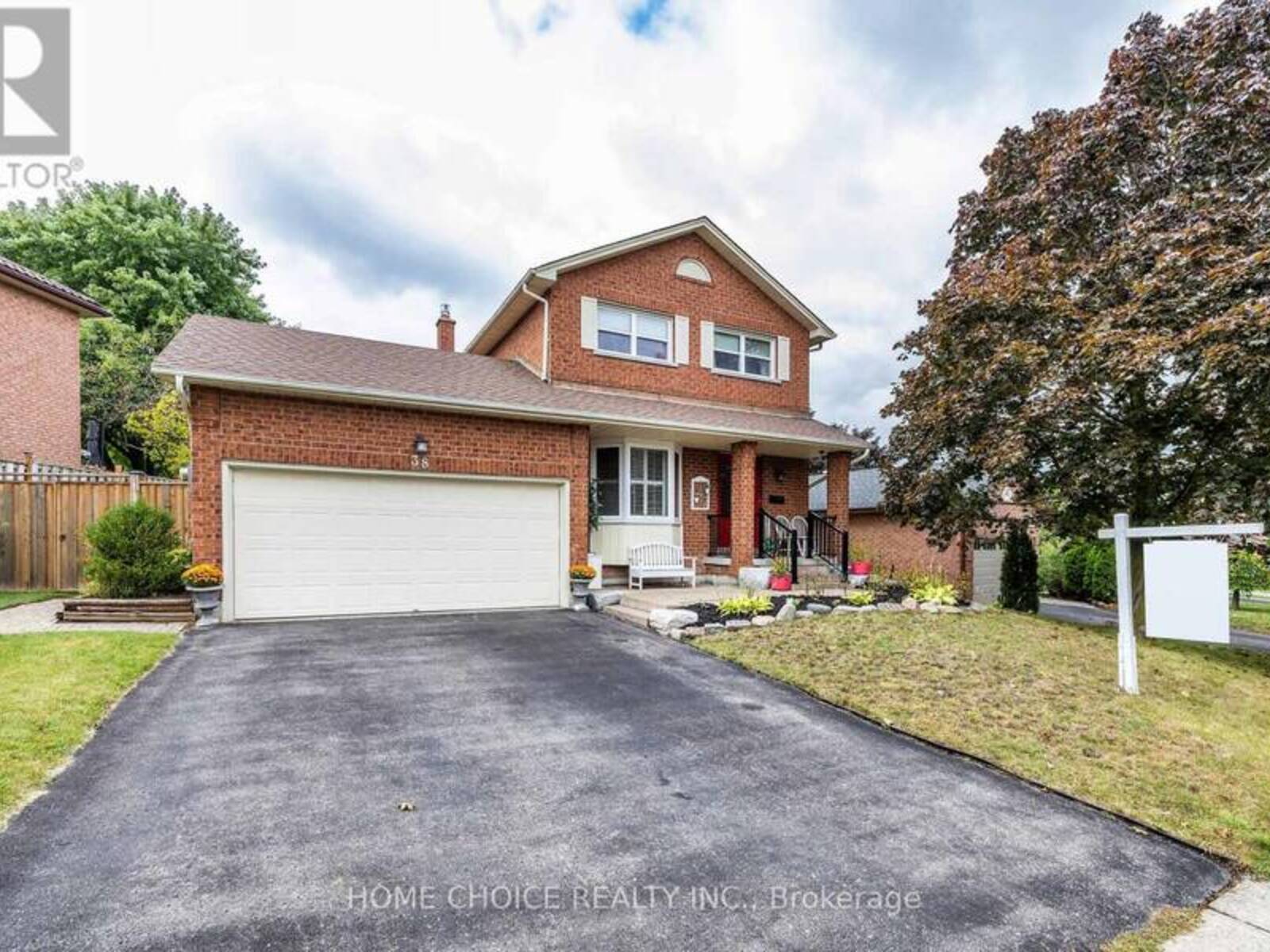 38 CANADIAN OAKS DRIVE, Whitby, Ontario L1N 6W8