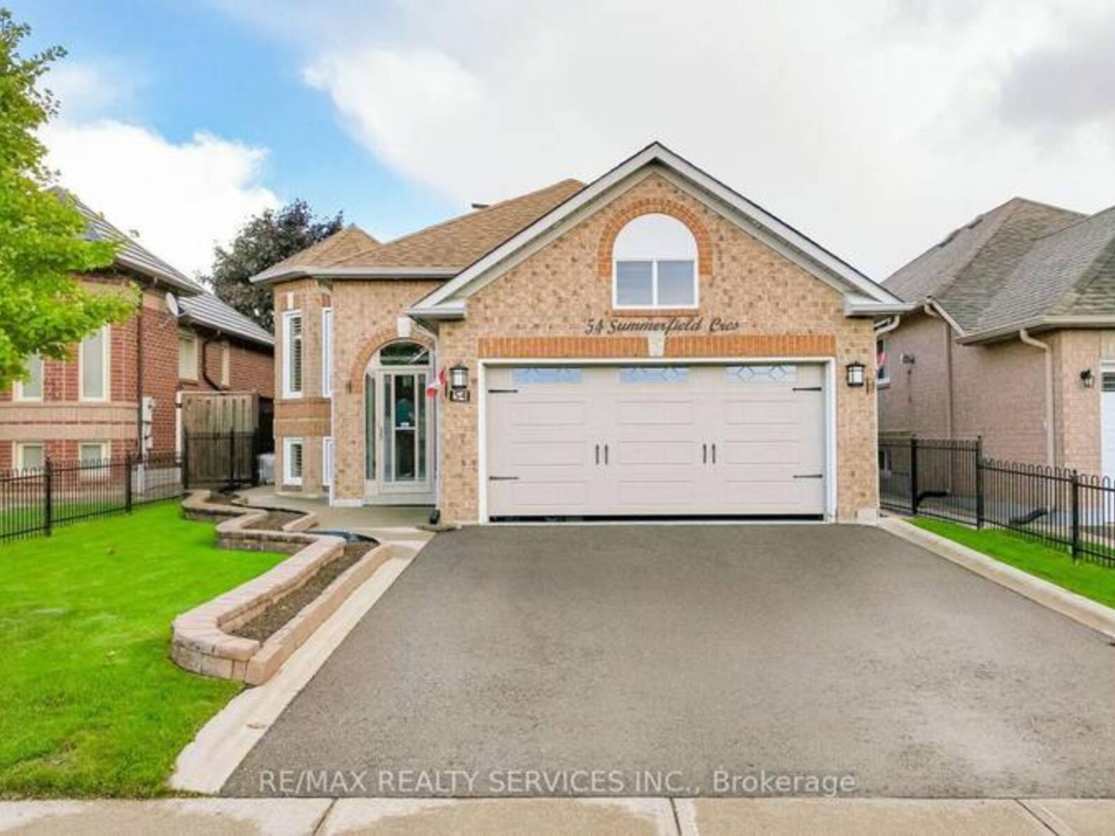 54 SUMMERFIELD CRESCENT, Brampton, Ontario L6X 4K4