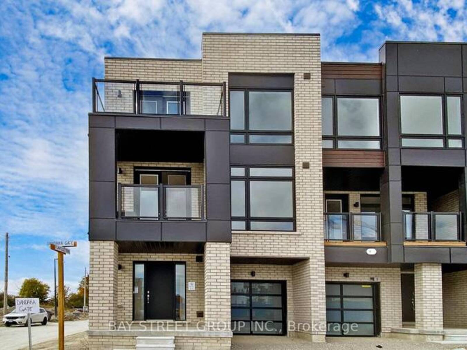 4 DANDARA GATE, Vaughan, Ontario L4L 1V8